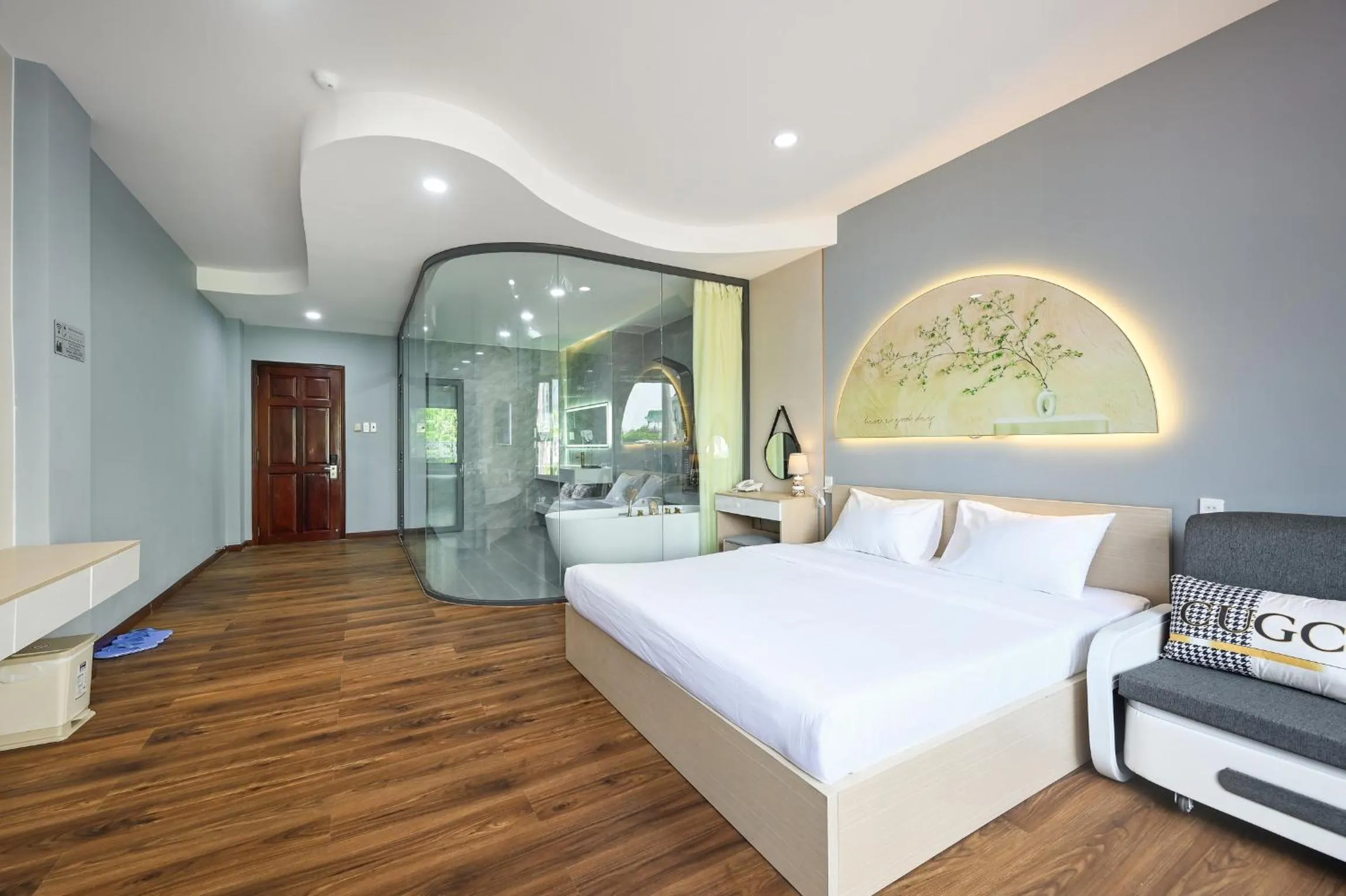 Bedroom, Bed in Sunrise Airport Hotel