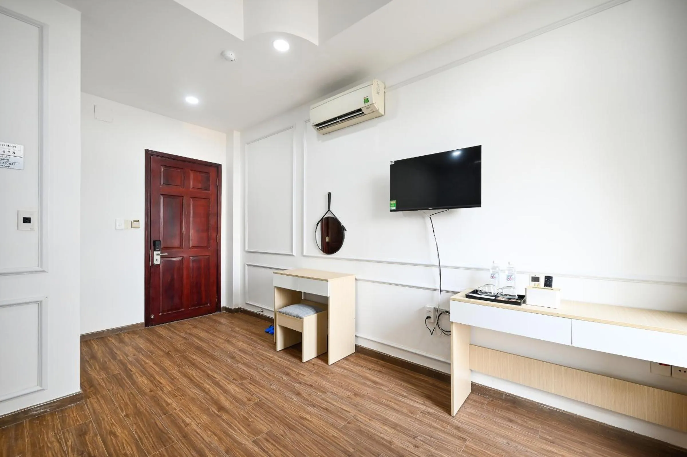 wardrobe in Sunrise Airport Hotel