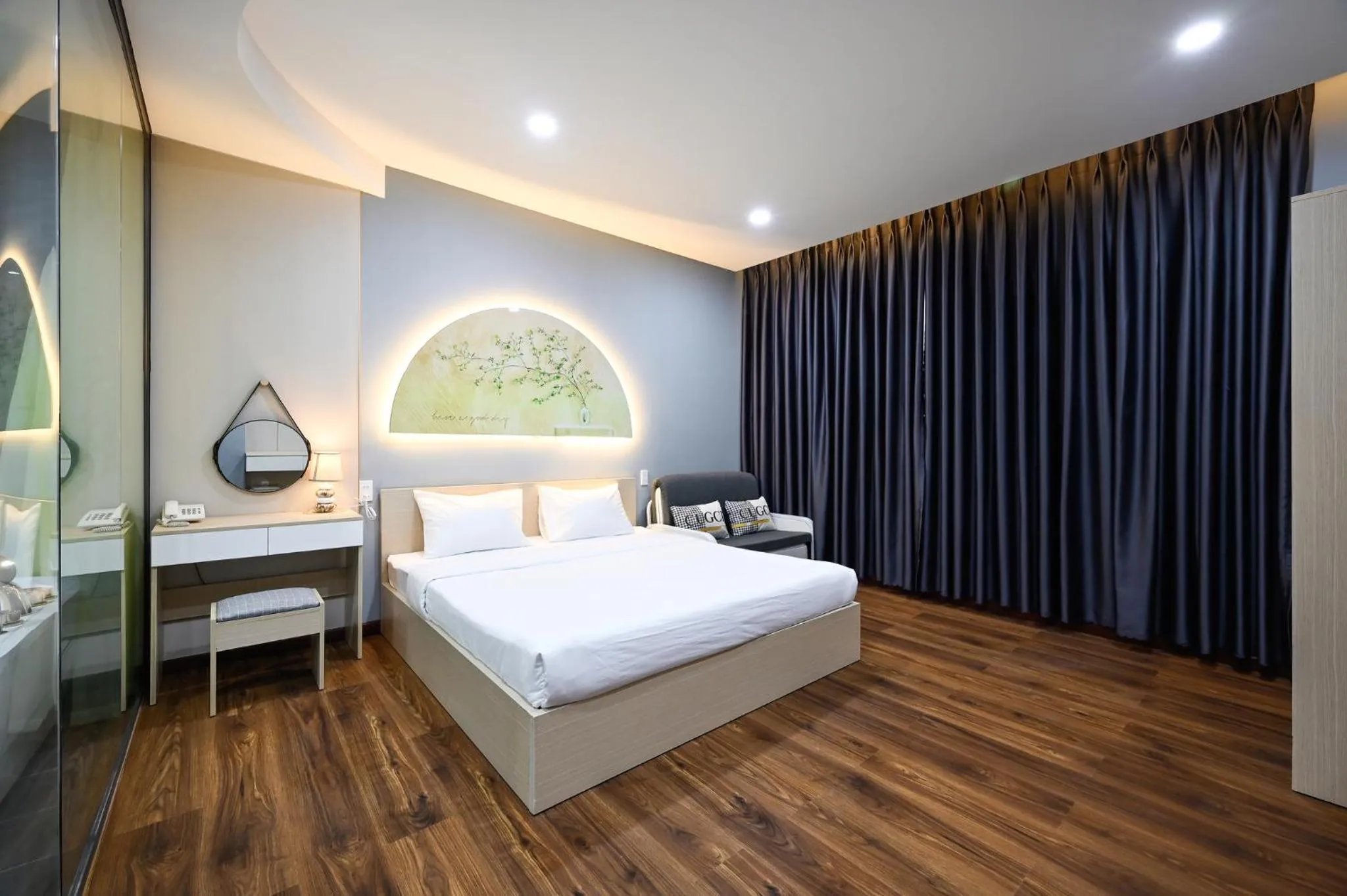 Photo of the whole room, Bed in Sunrise Airport Hotel