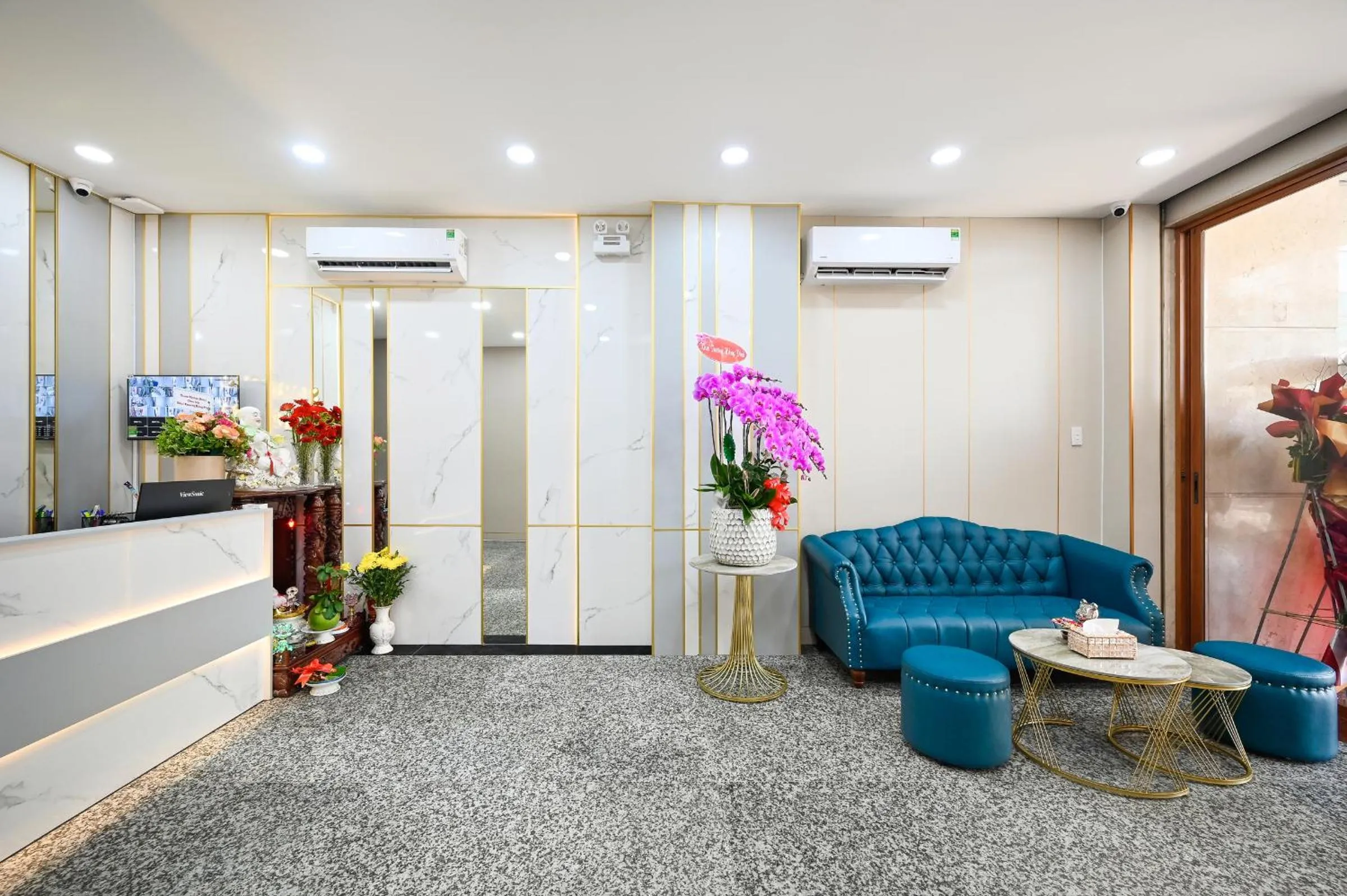 air conditioner in Sunrise Airport Hotel