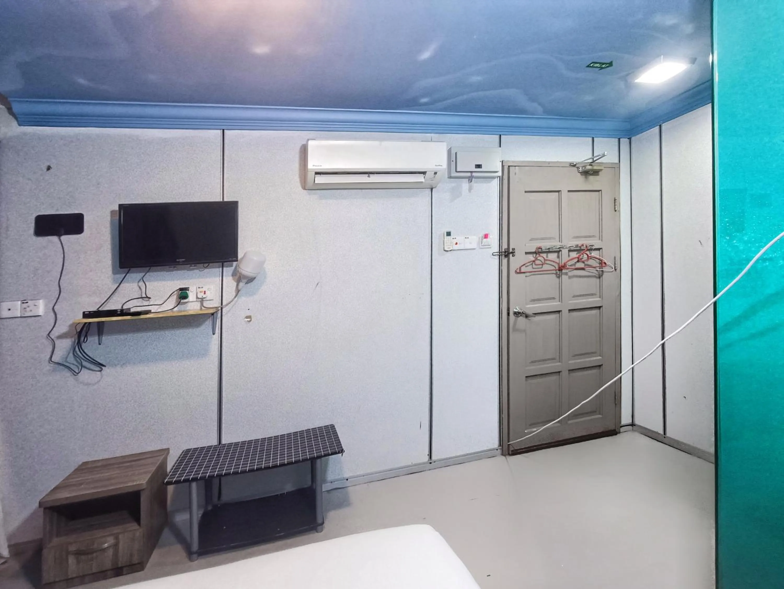 TV and multimedia in Pen'U Cottages by RVH