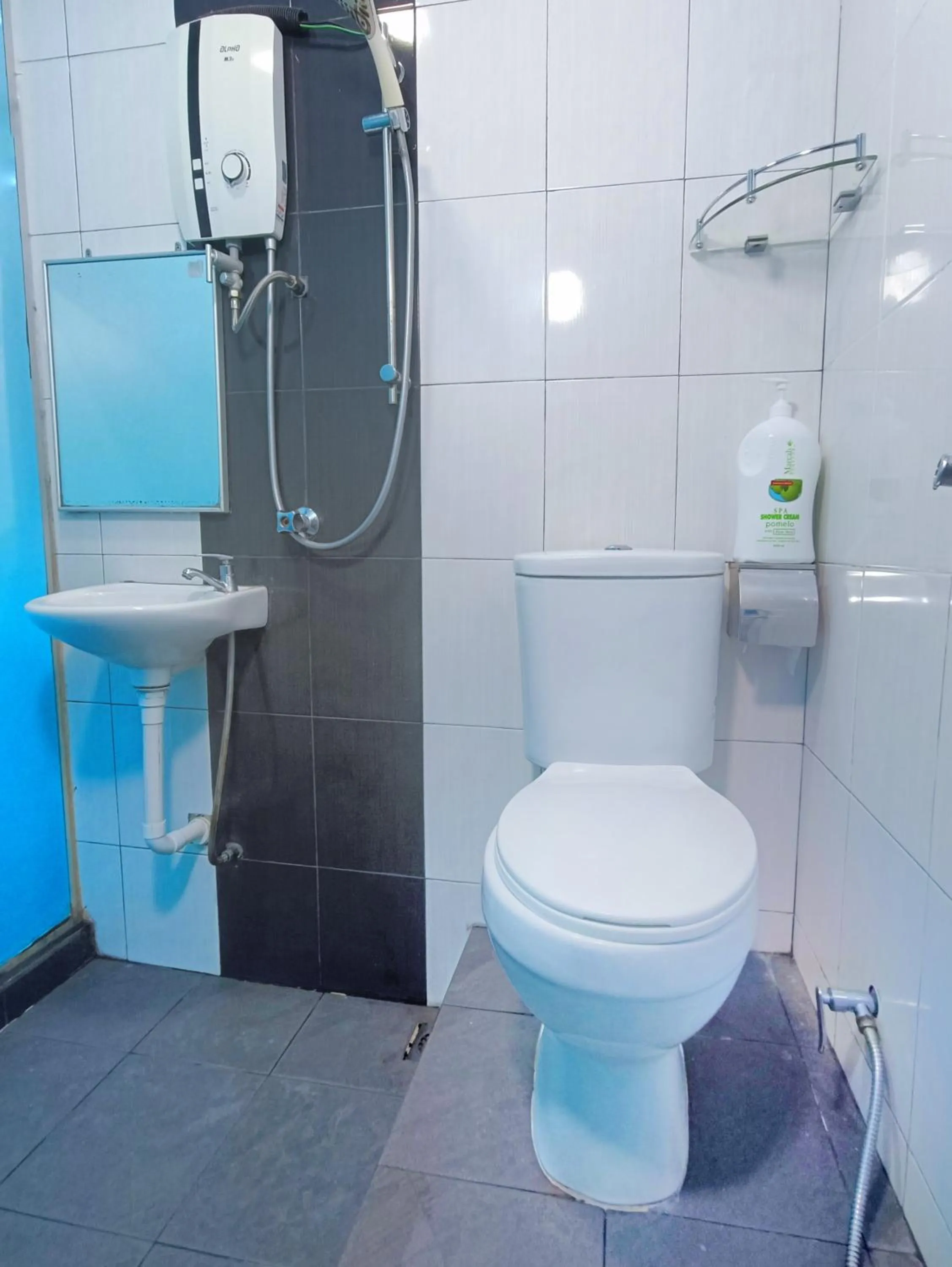 Shower in Pen'U Cottages by RVH