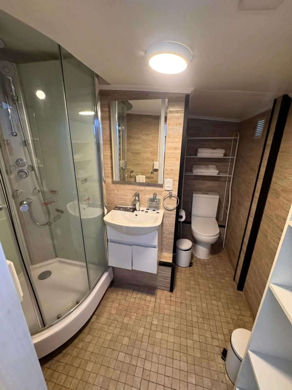 Shower in NEW HOTEL CRUZ DEL SUR