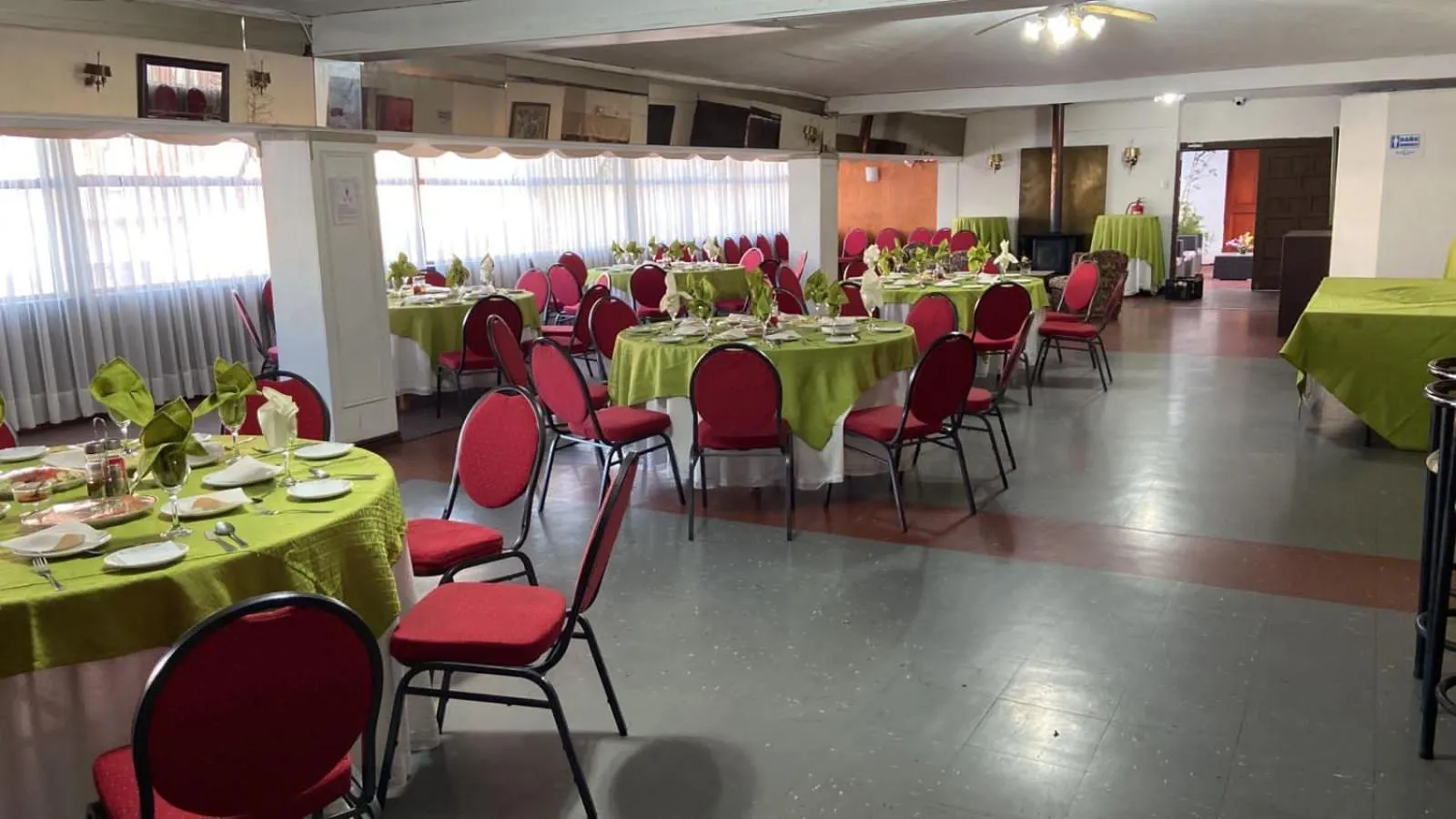 Restaurant/places to eat in NEW HOTEL CRUZ DEL SUR