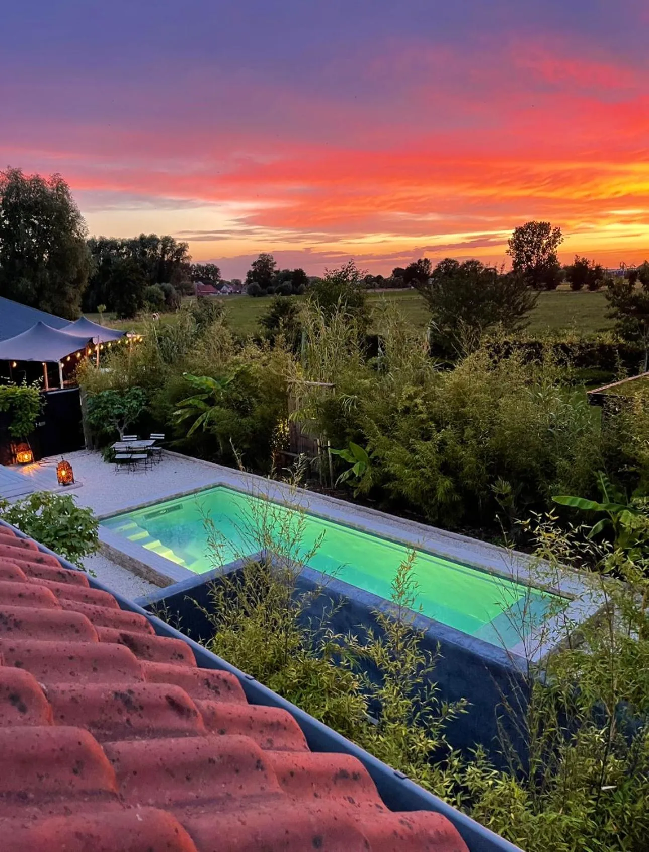 Pool view in Hoeve La Cascina