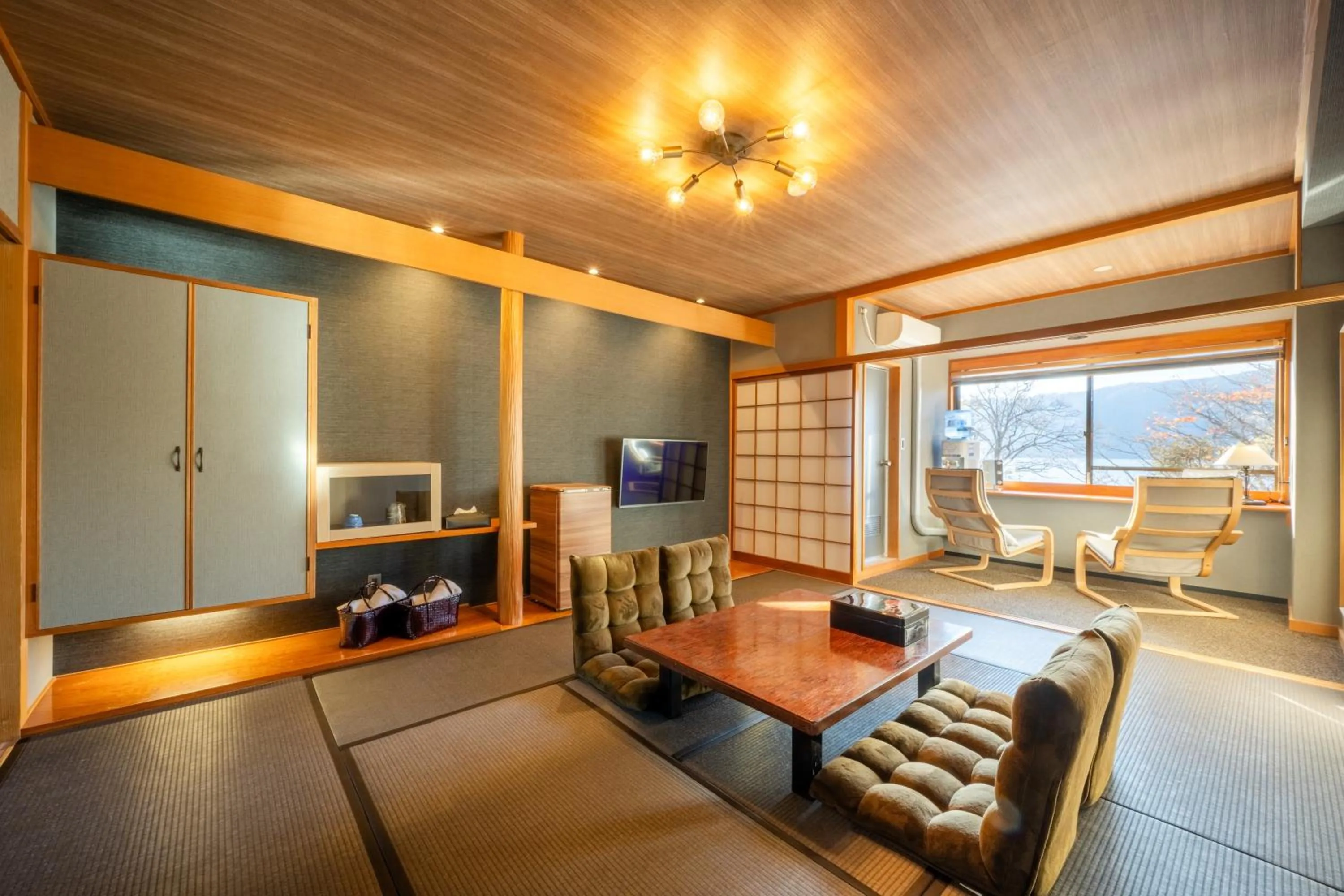 Photo of the whole room in Towadakohan Sakura