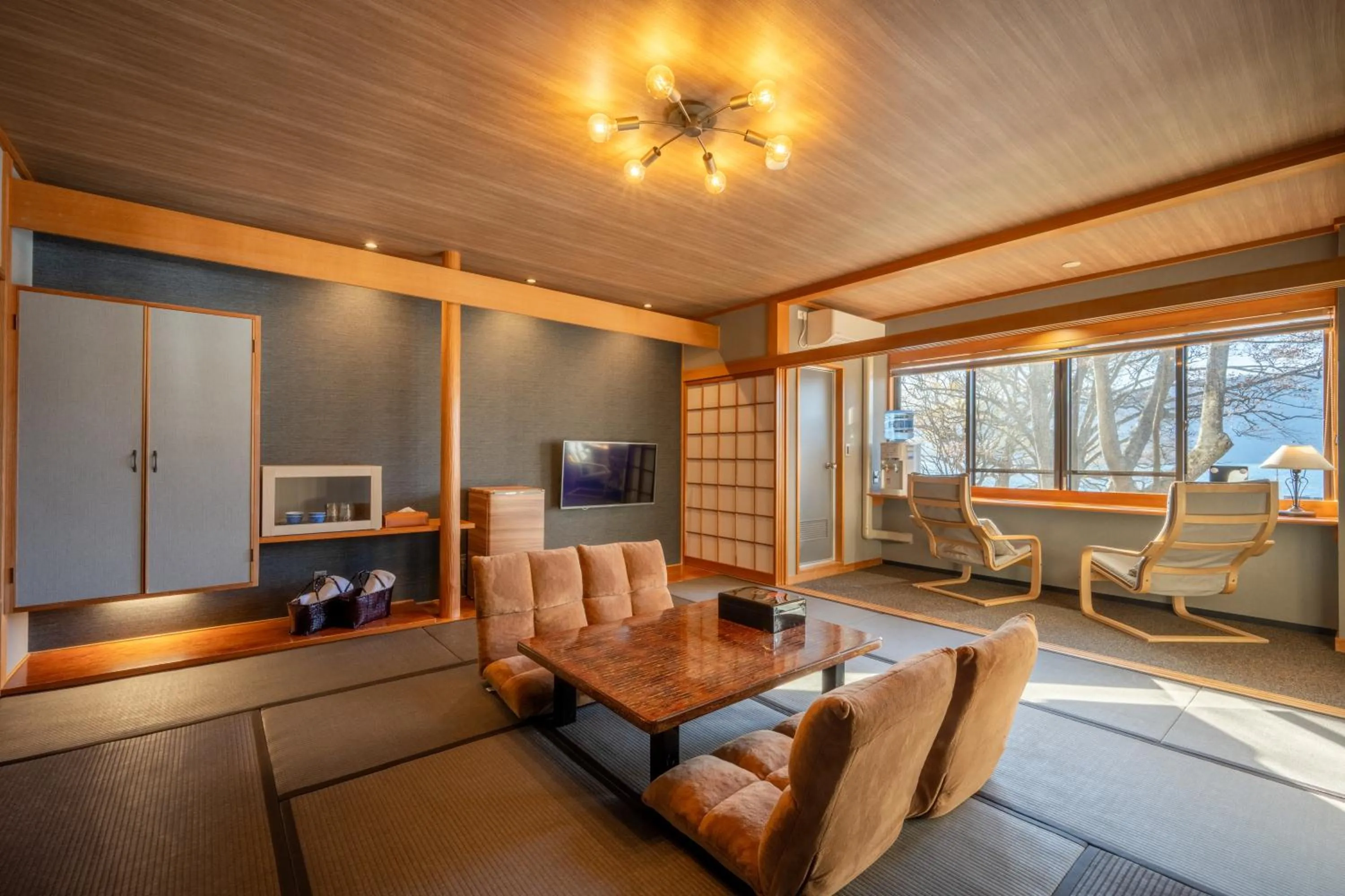 Photo of the whole room in Towadakohan Sakura