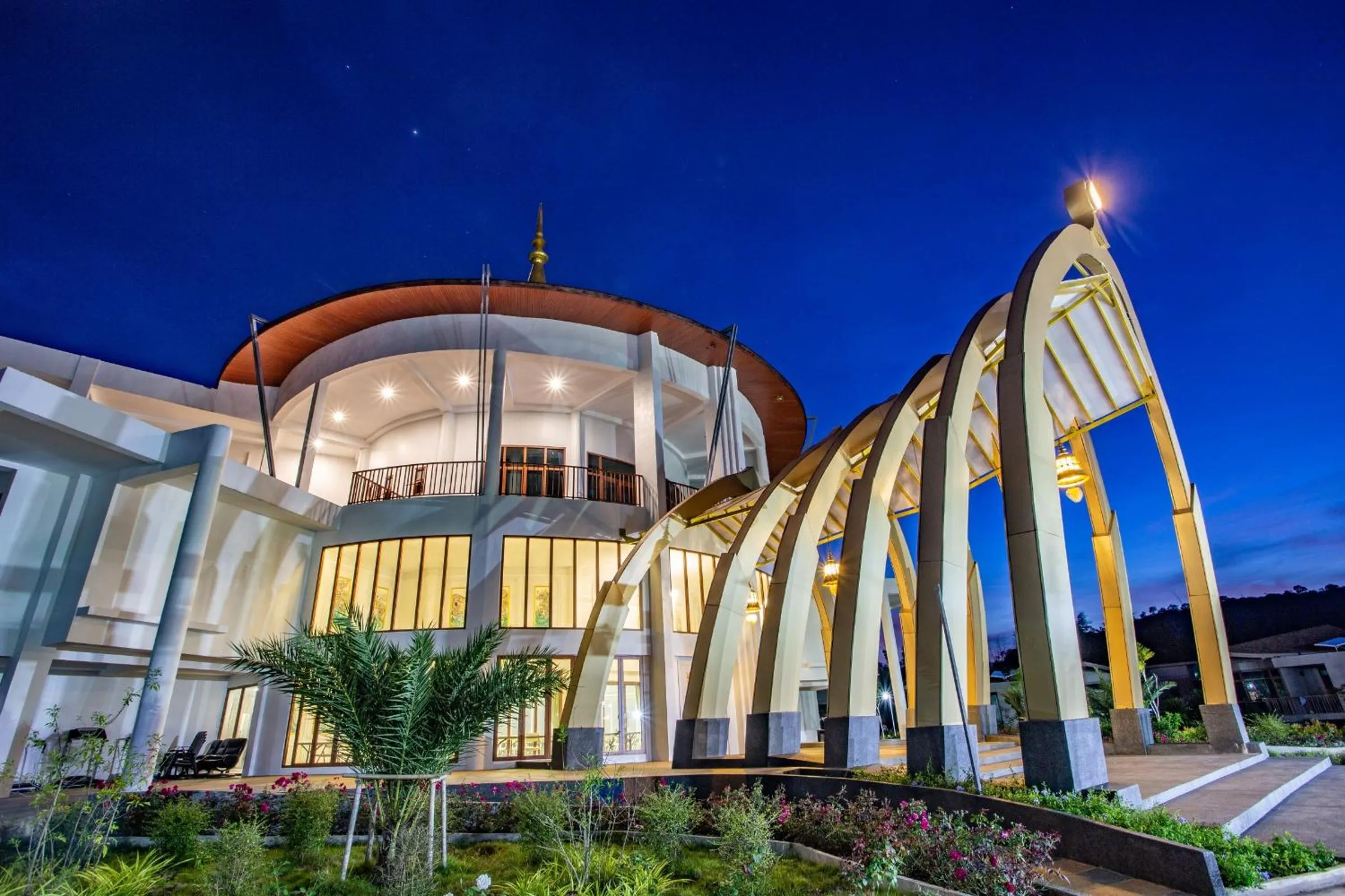 Night in Nakaburi Sanctuary Resort&Spa