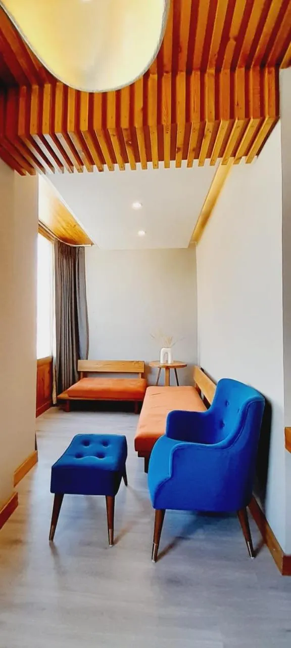 Seating area, Bed in Hotel Rewa Ladakh