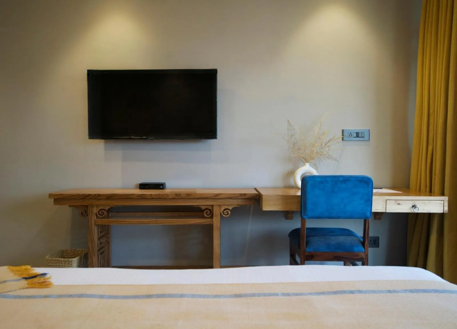 TV and multimedia, Bed in Hotel Rewa Ladakh