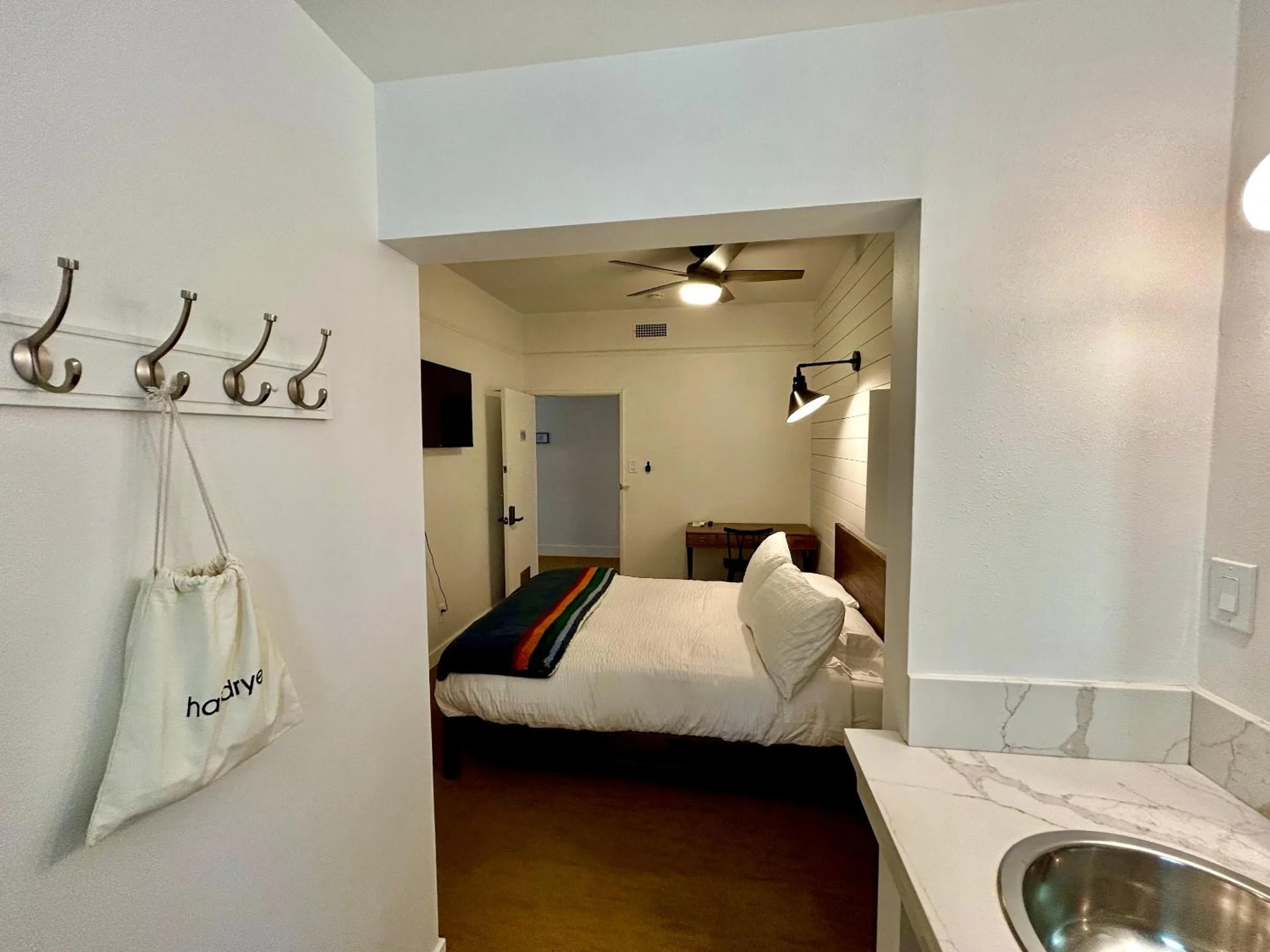 Bedroom in Sierra Motor Lodge - A Sierra Blue Hotel