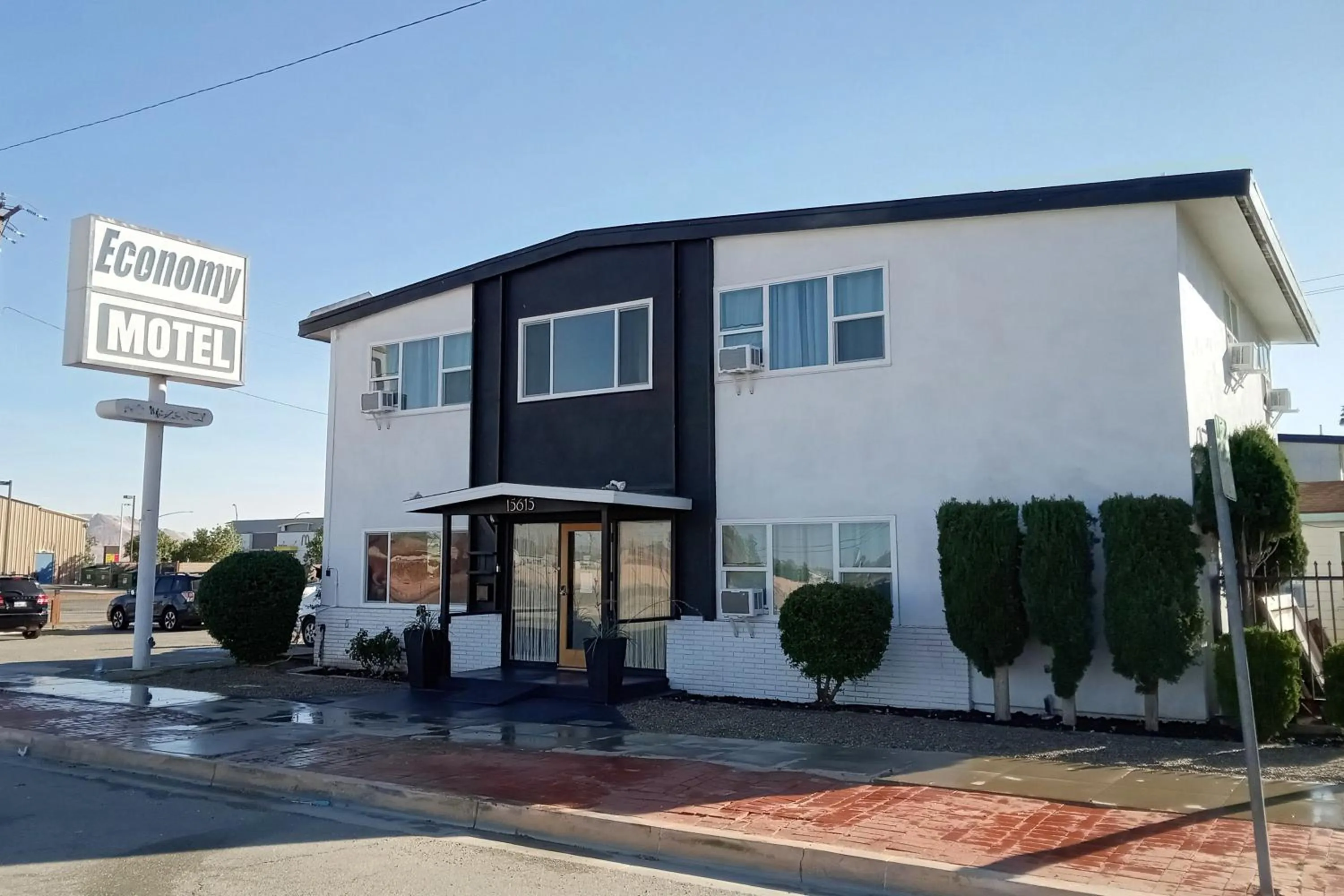 Property building in Sierra Motor Lodge - A Sierra Blue Hotel
