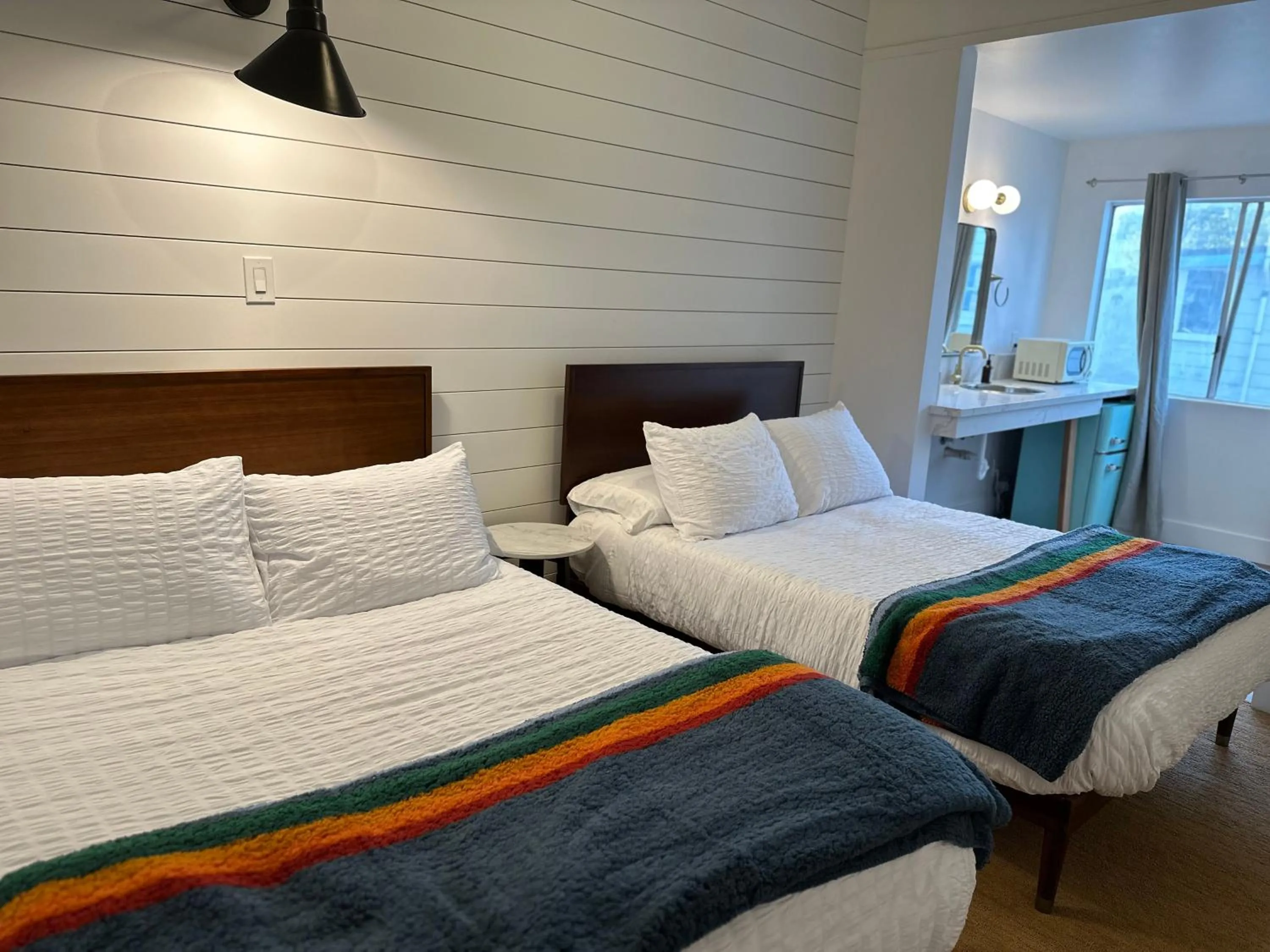 Bed in Sierra Motor Lodge - A Sierra Blue Hotel