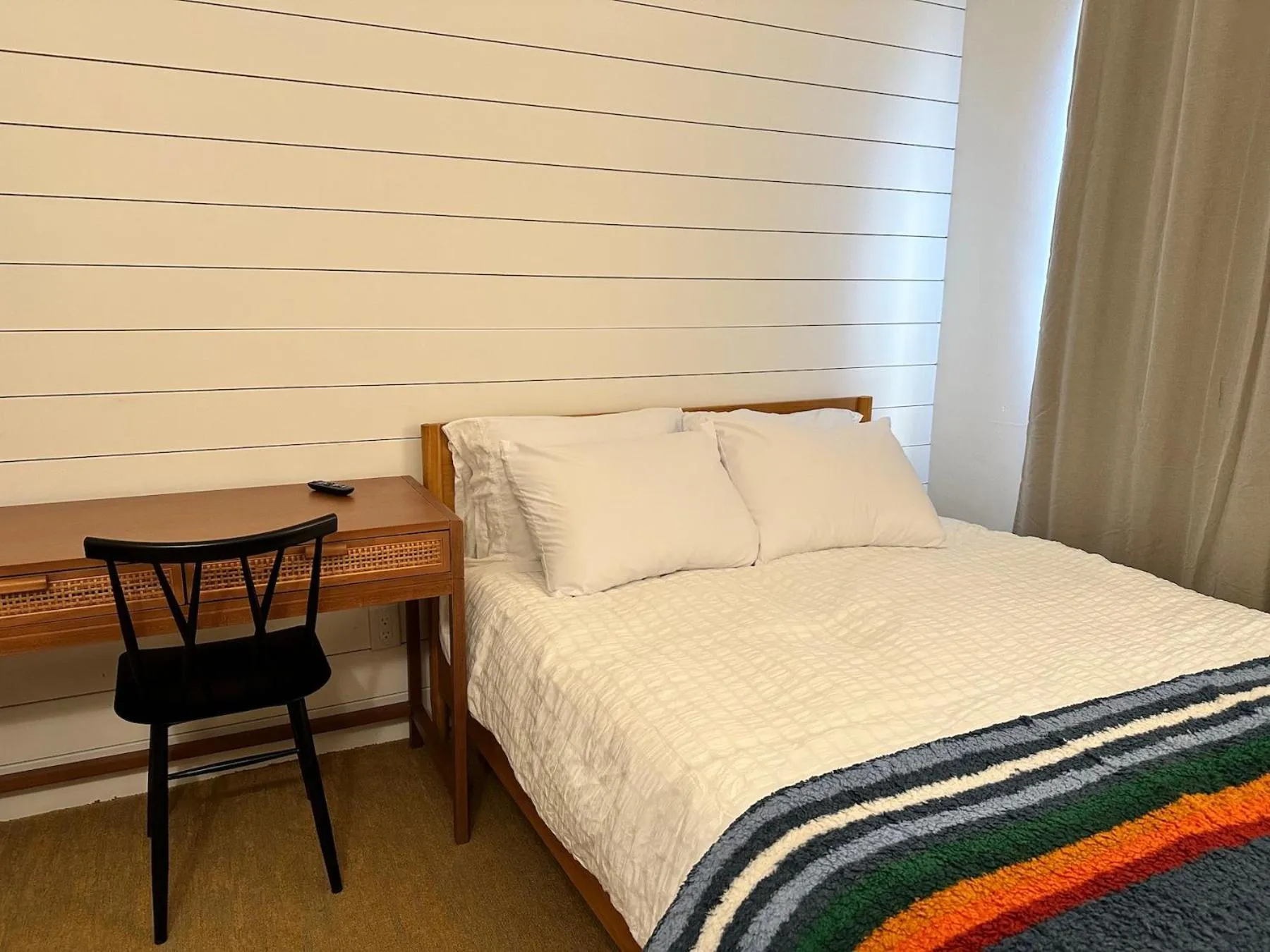 Bed in Sierra Motor Lodge - A Sierra Blue Hotel