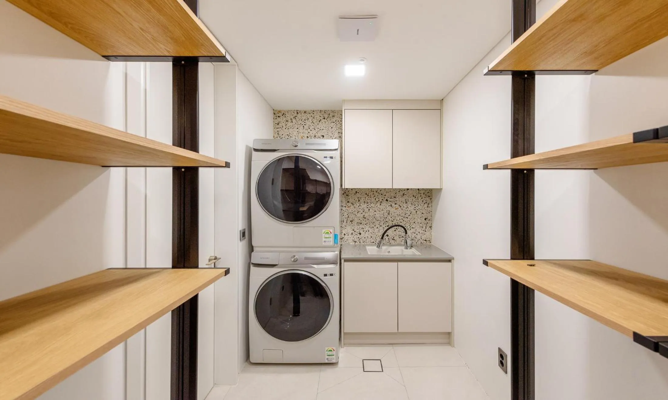 Busan Station BOOKING THE BAY