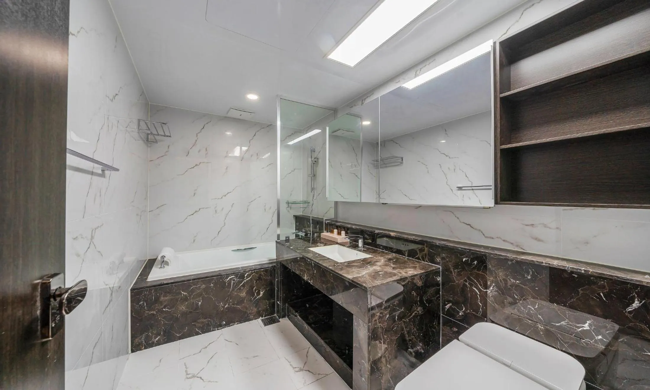 Busan Station BOOKING THE BAY