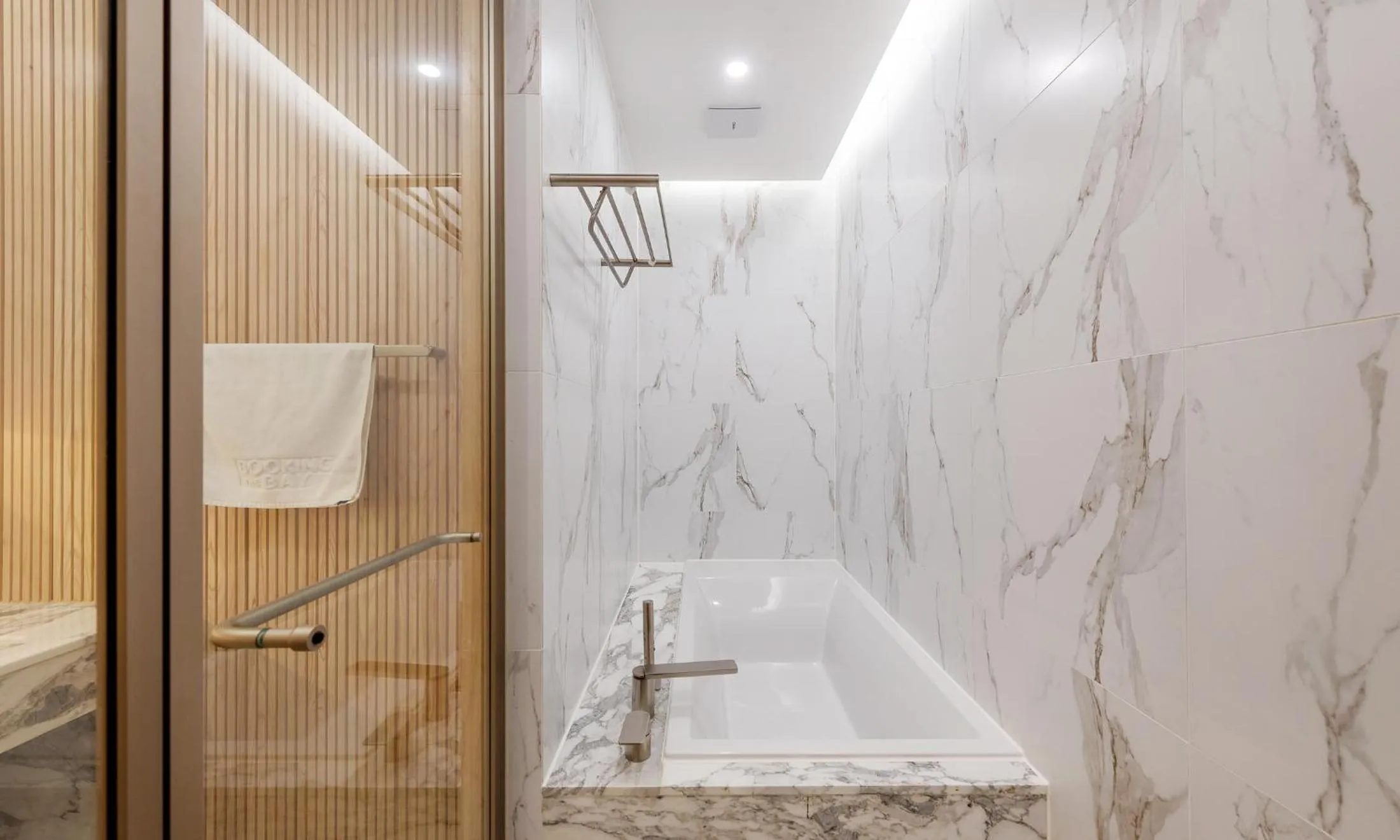 Busan Station BOOKING THE BAY