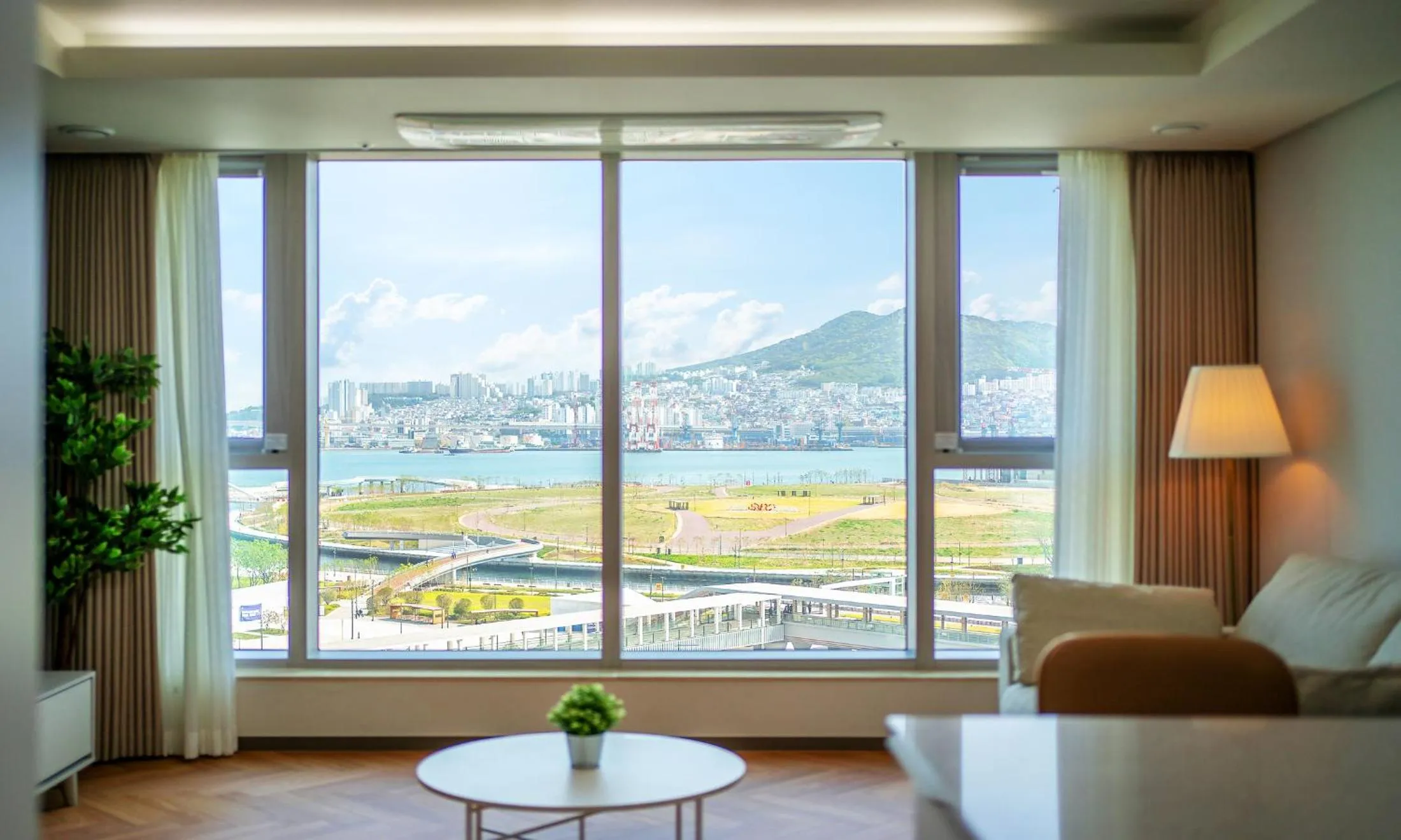 Busan Station BOOKING THE BAY