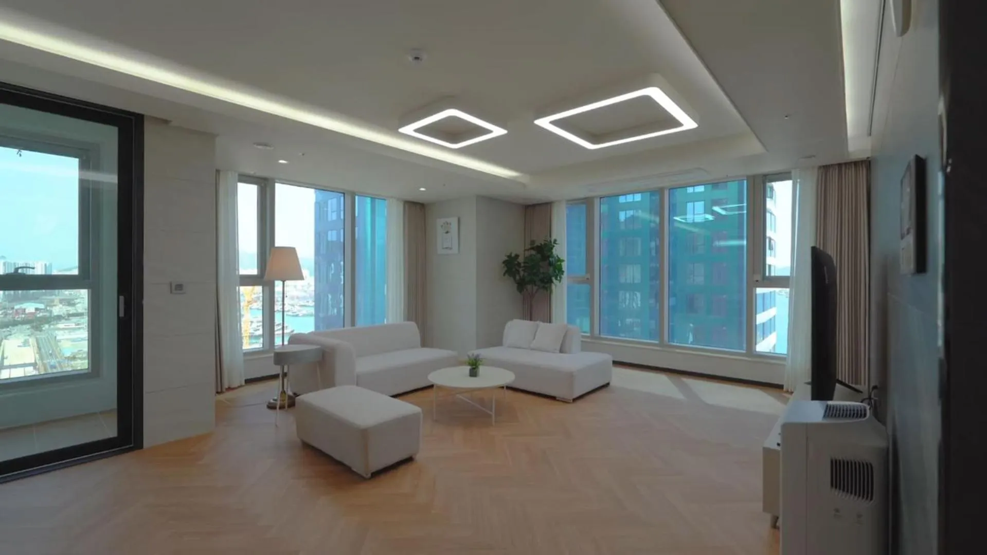 Busan Station BOOKING THE BAY