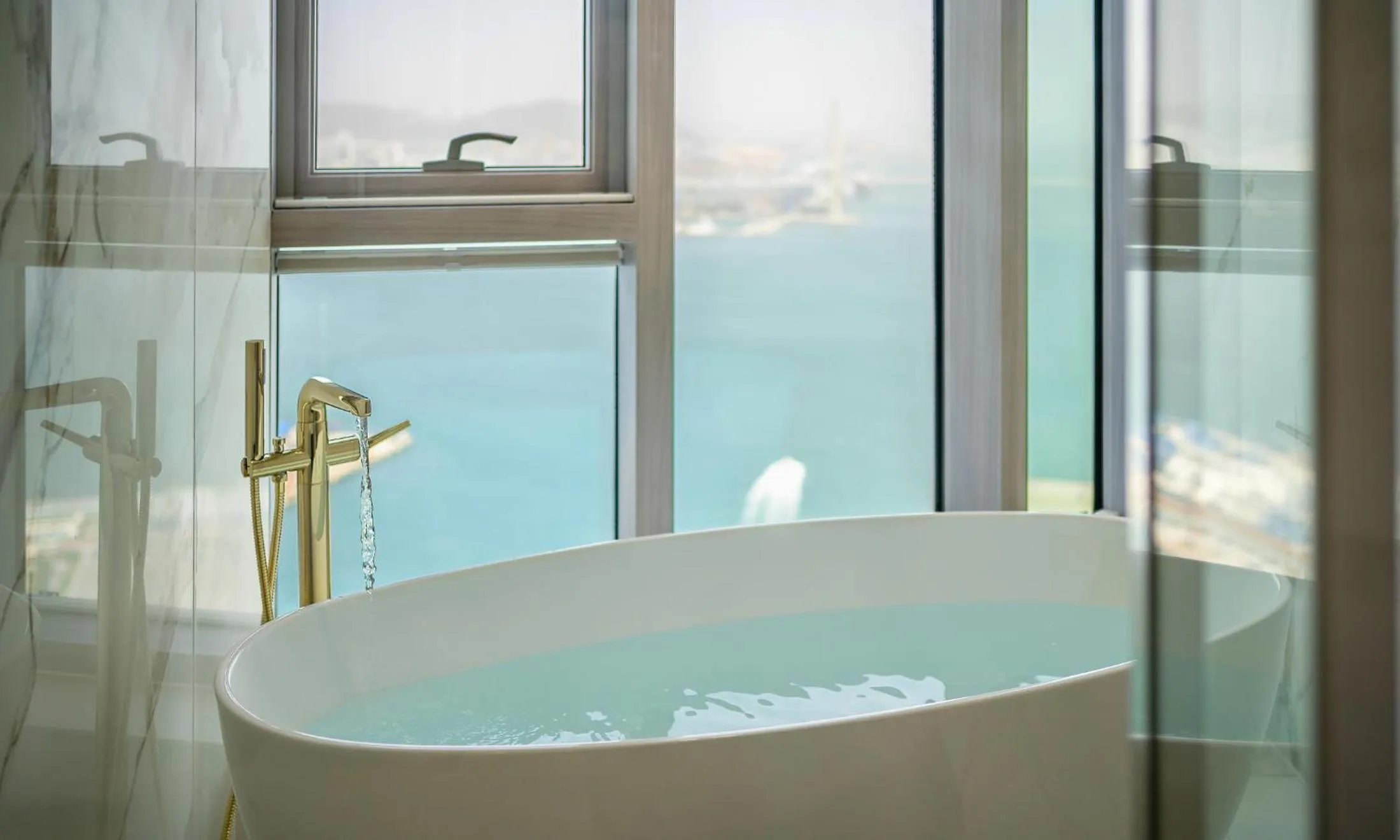 Busan Station BOOKING THE BAY