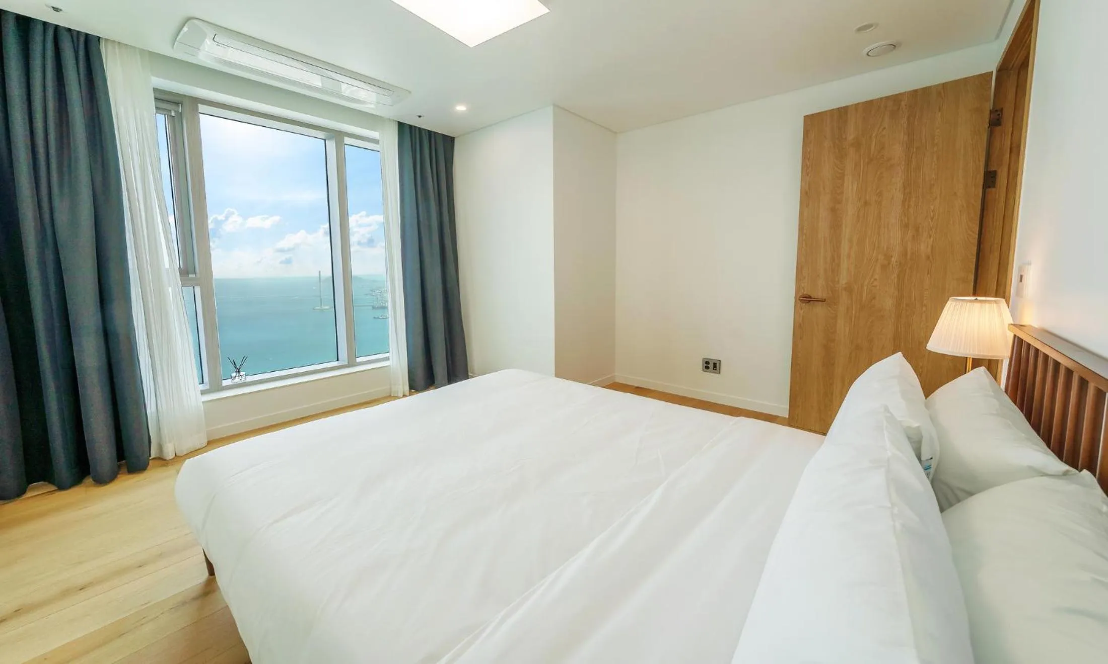 Bed in Busan Station BOOKING THE BAY