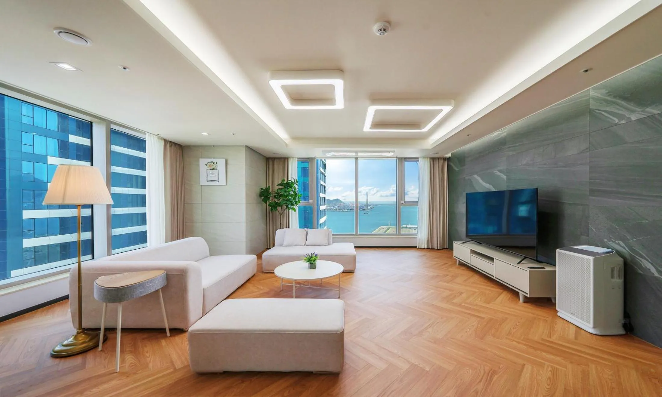 Busan Station BOOKING THE BAY