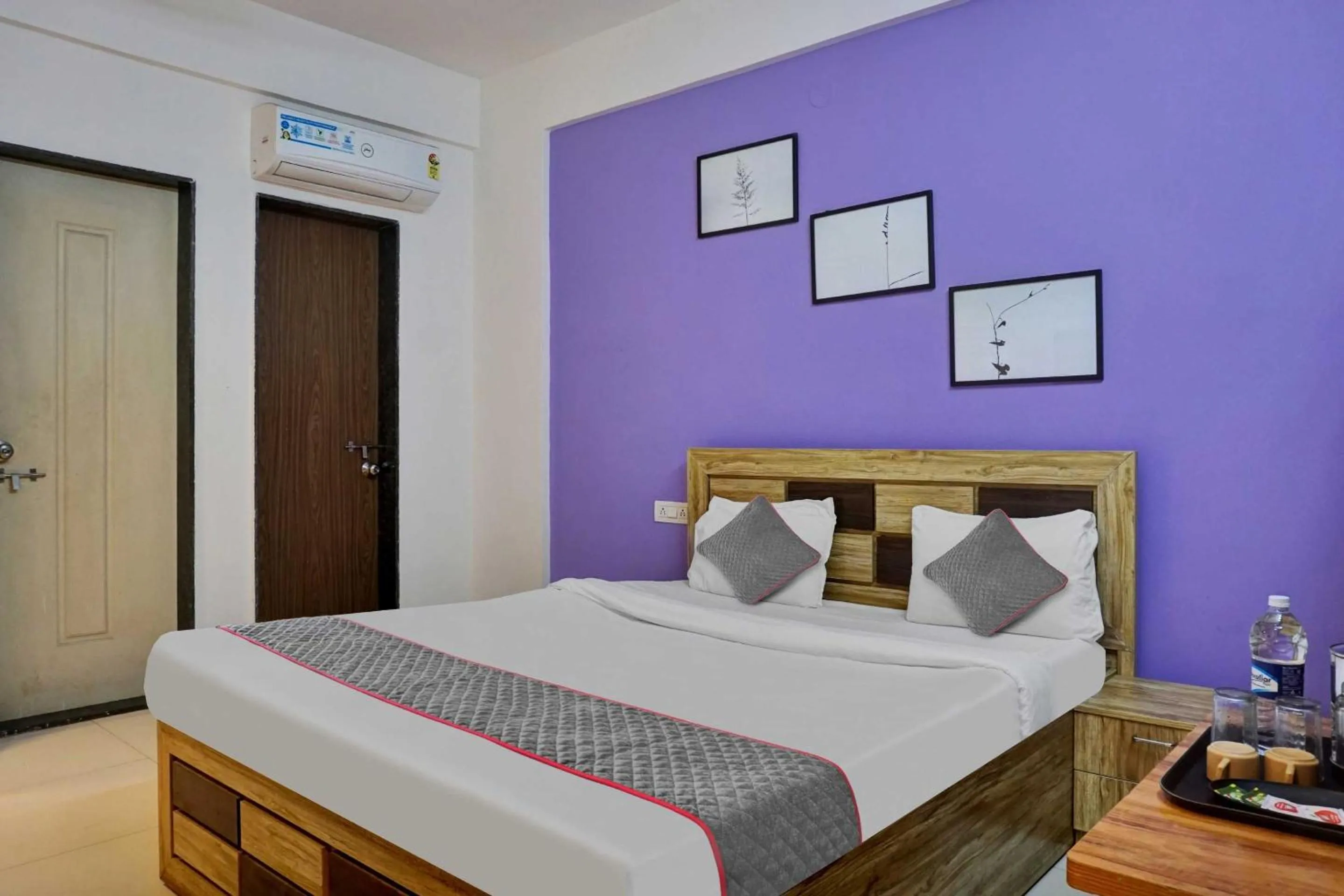 Facade/entrance, Bed in Super Townhouse Hinjewadi Phase 1