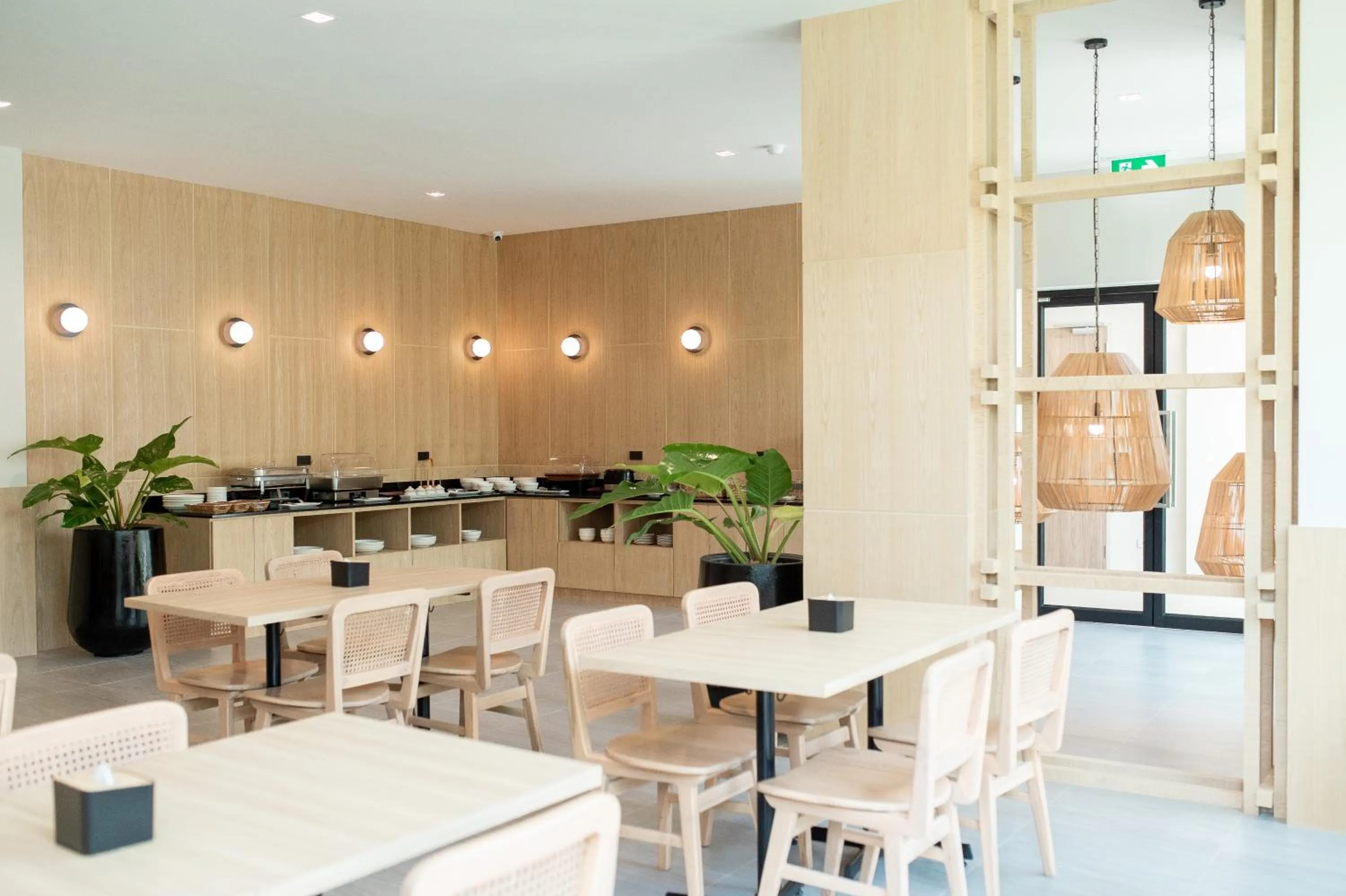 Restaurant/places to eat in Pillows boutique hotel