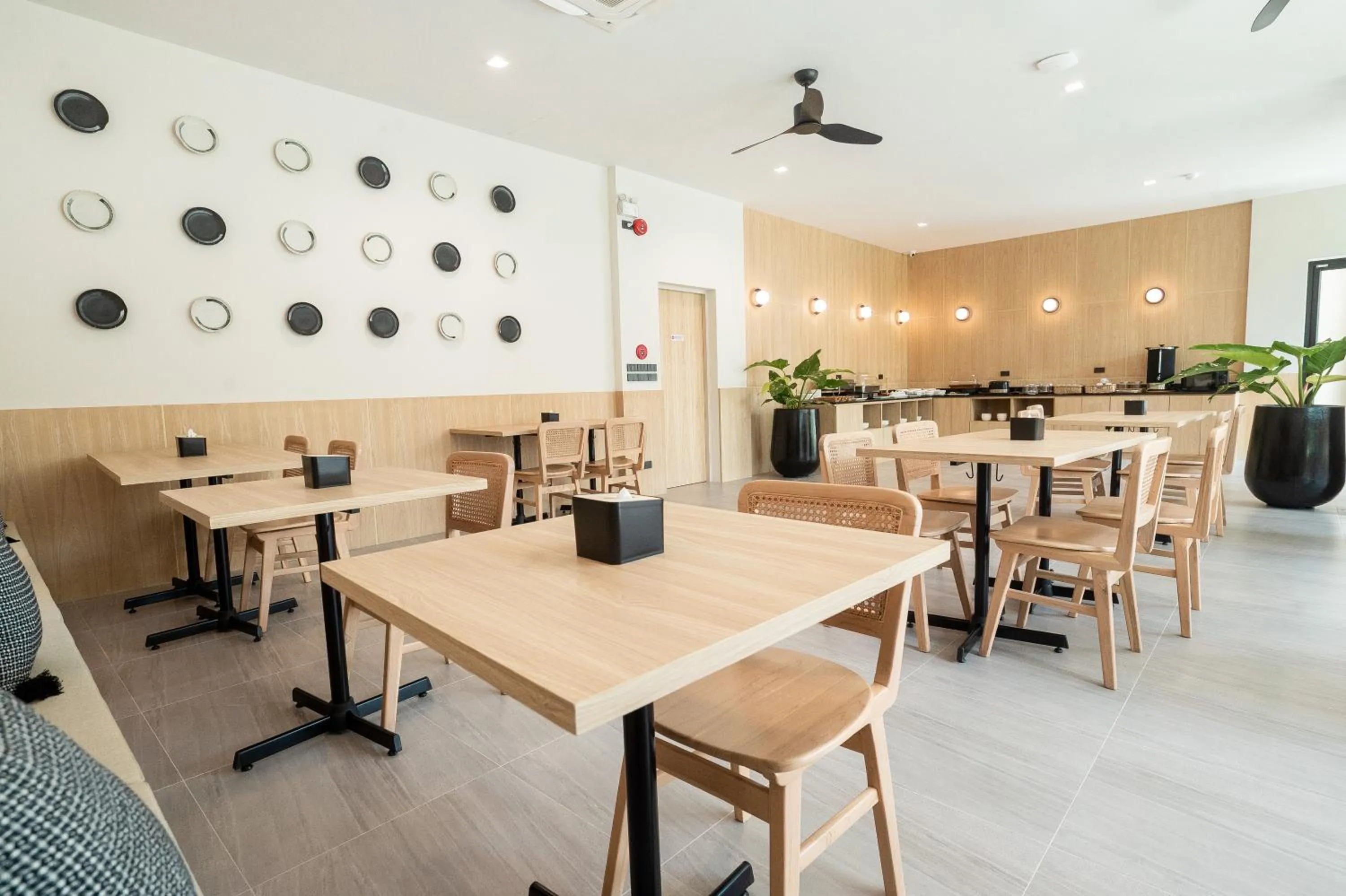 Restaurant/places to eat in Pillows boutique hotel