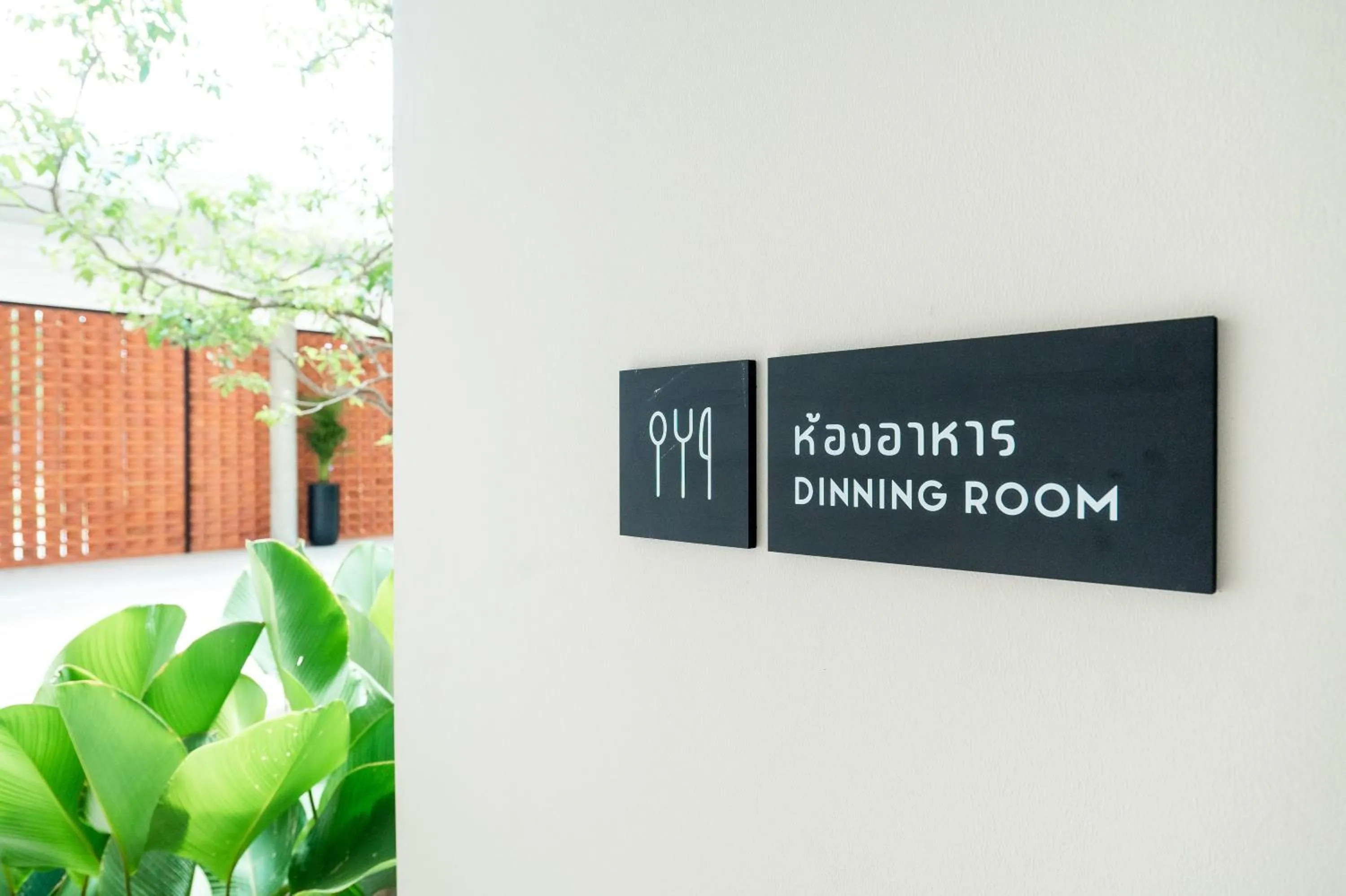 Restaurant/places to eat in Pillows boutique hotel