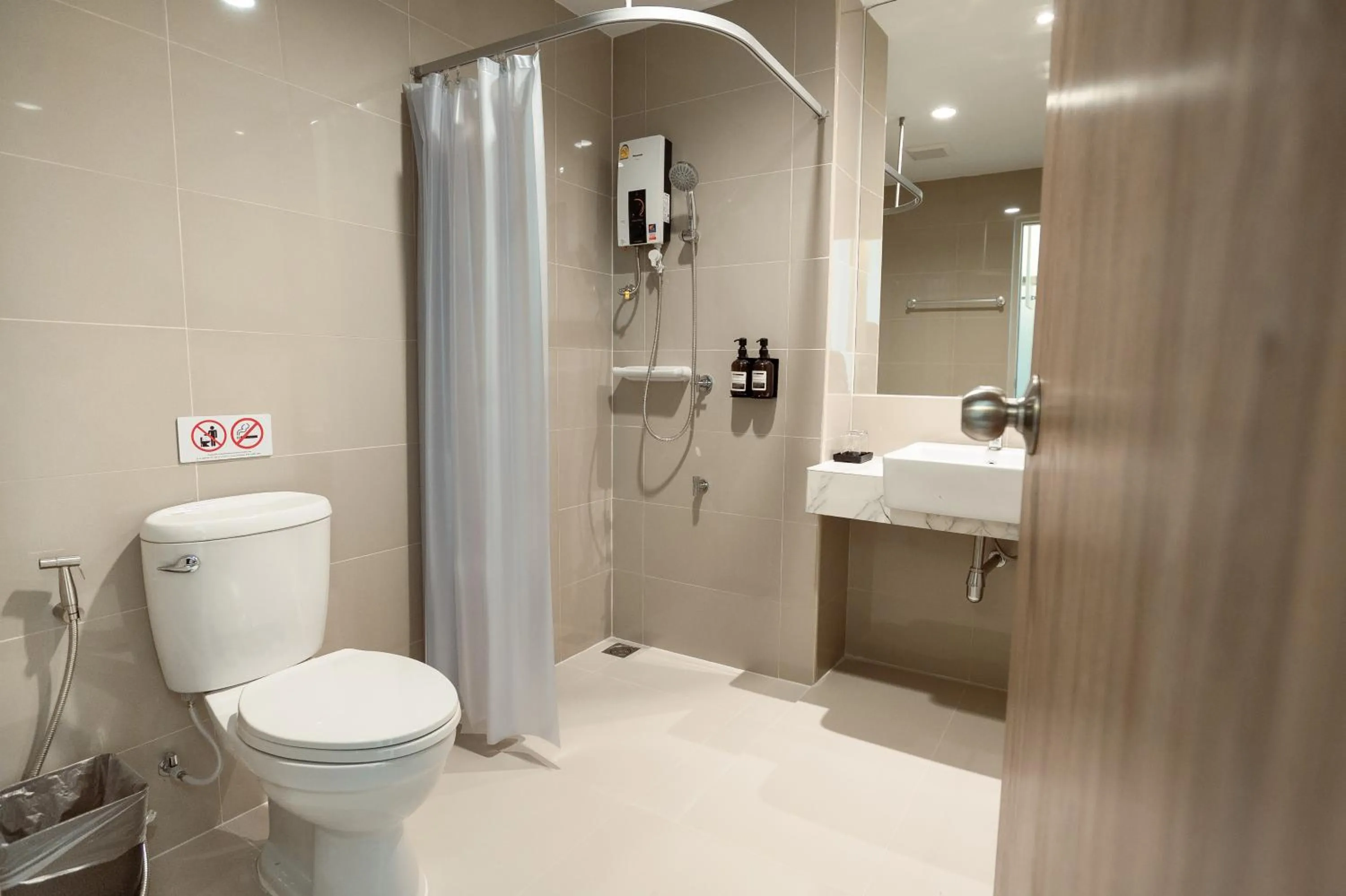 Bathroom in Pillows boutique hotel