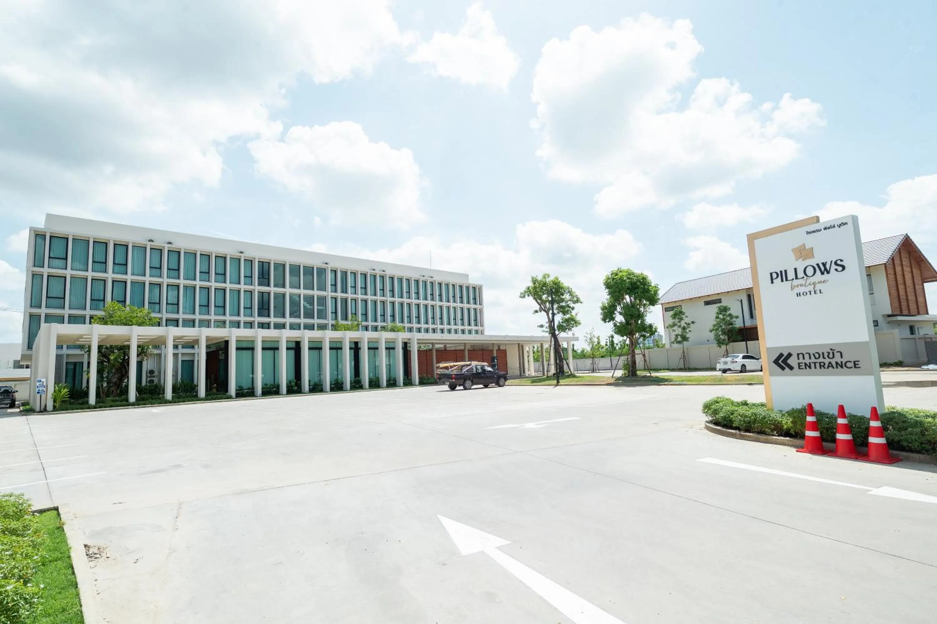 Parking in Pillows boutique hotel