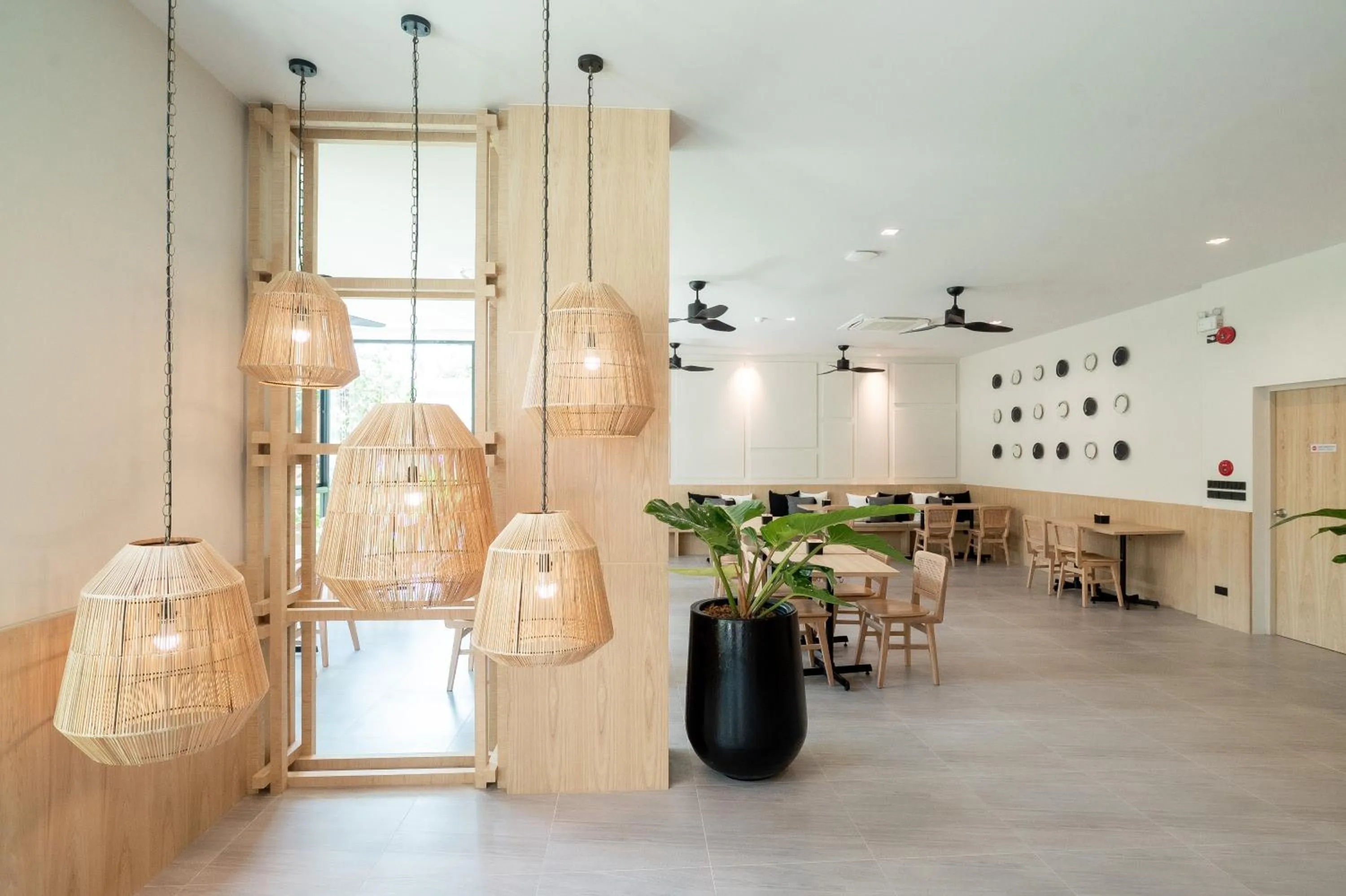 Restaurant/places to eat in Pillows boutique hotel