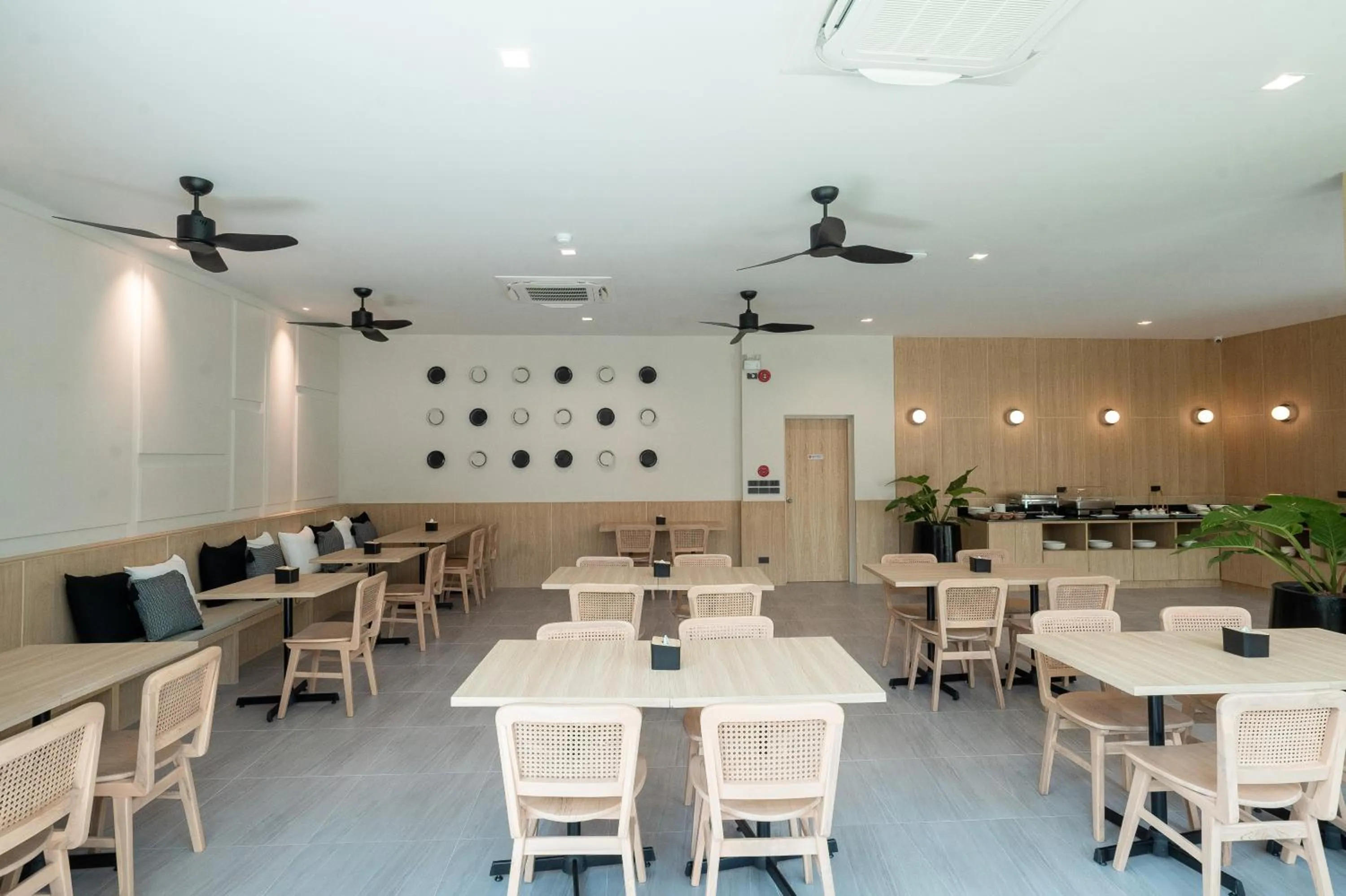 Restaurant/places to eat in Pillows boutique hotel