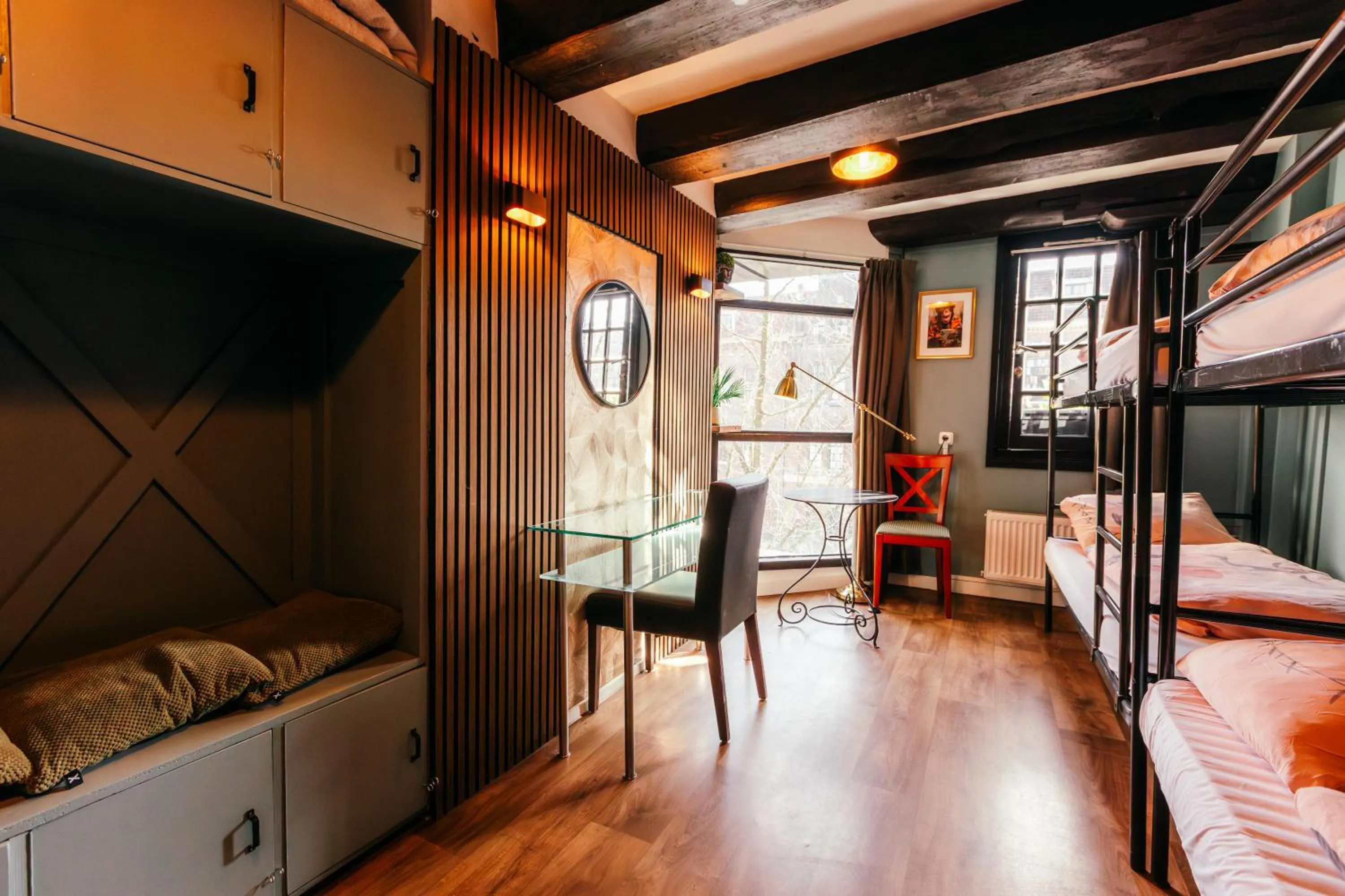 Bed in Amsterdam Downtown Hotel Canal View