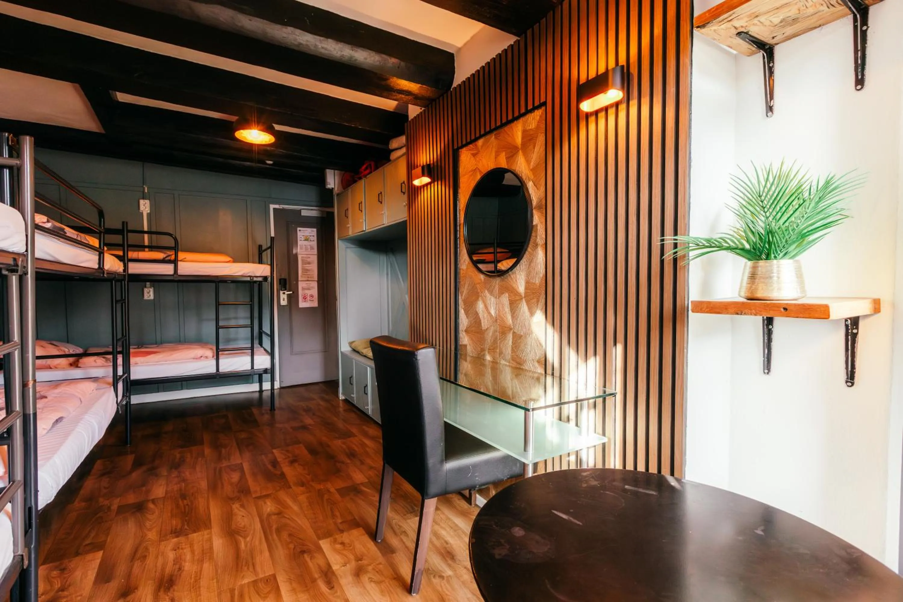 Bed in Amsterdam Downtown Hotel Canal View