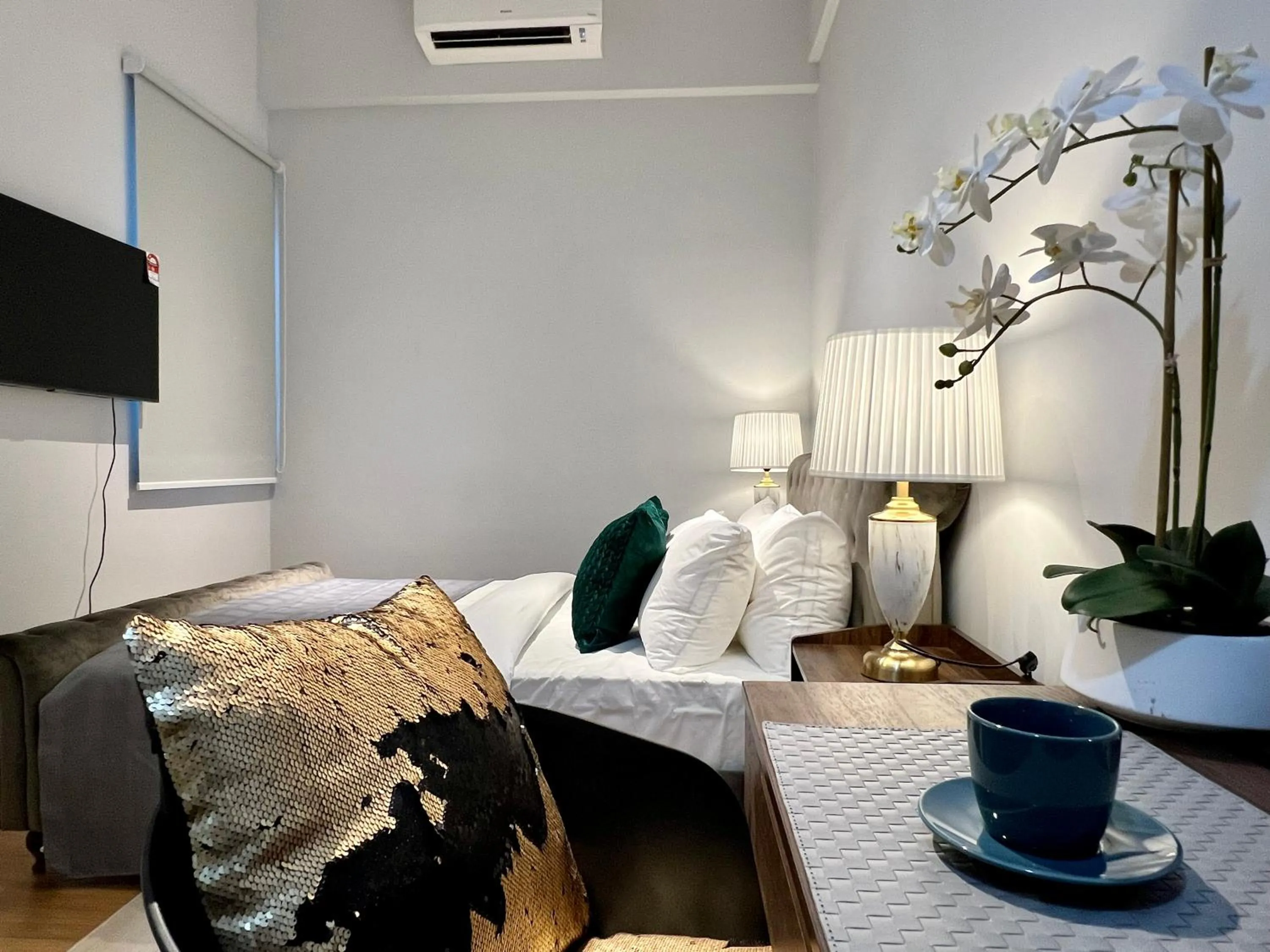 TV and multimedia in LUXE Infinitum KLCC by WSD