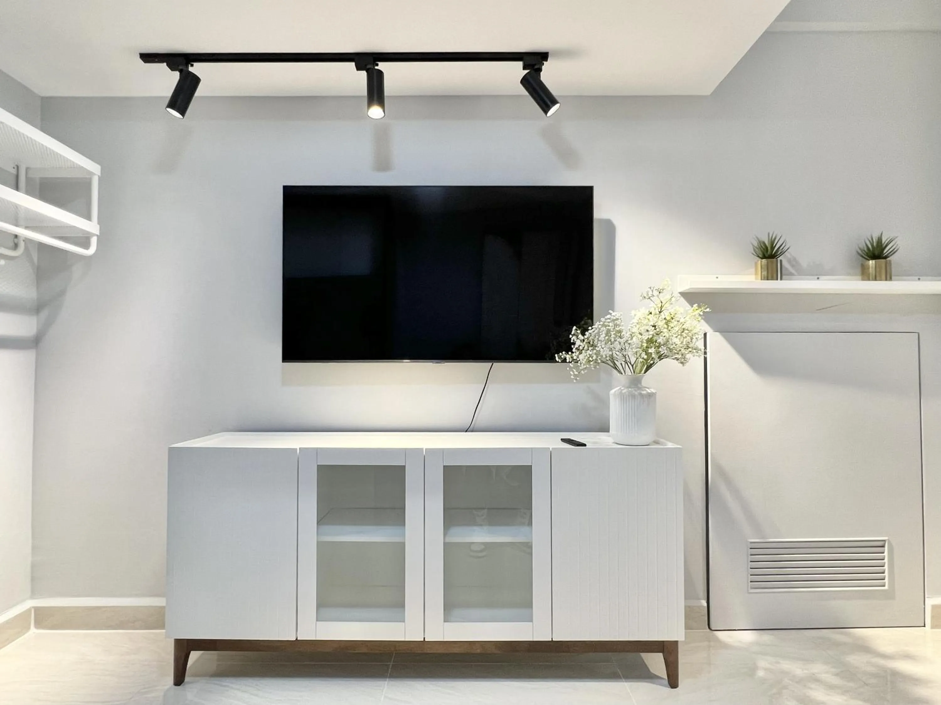 TV and multimedia in LUXE Infinitum KLCC by WSD