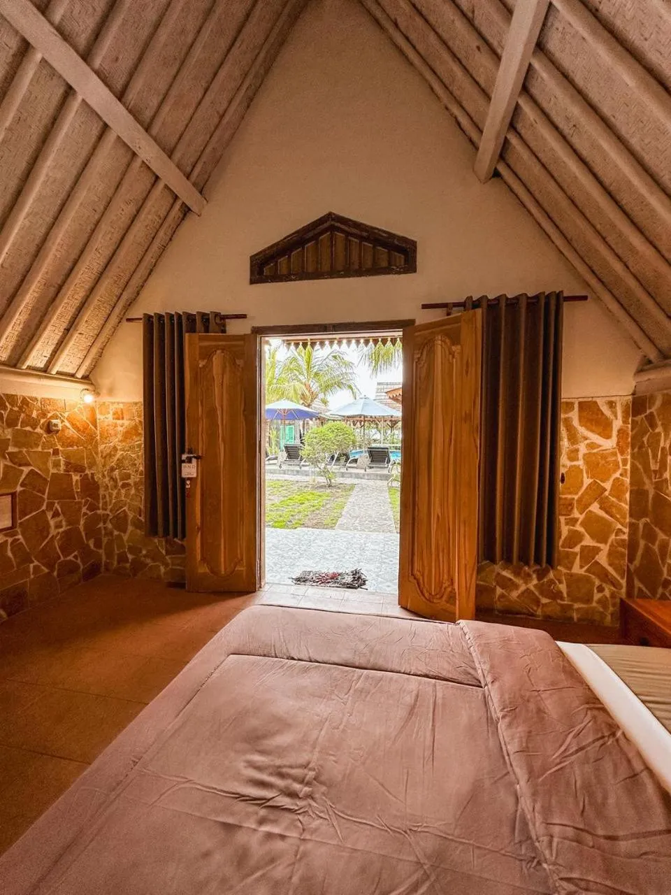 Pool view, Bed in Sedjiwa