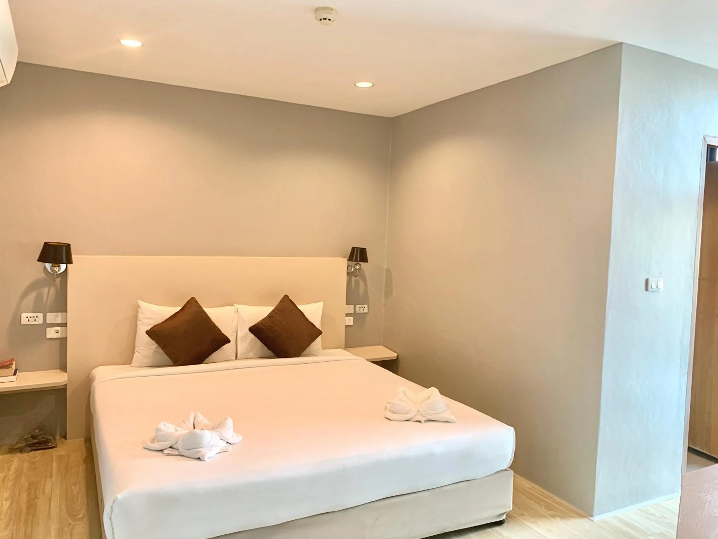 Bed in Behind The Scene Hotel Club @ Samui