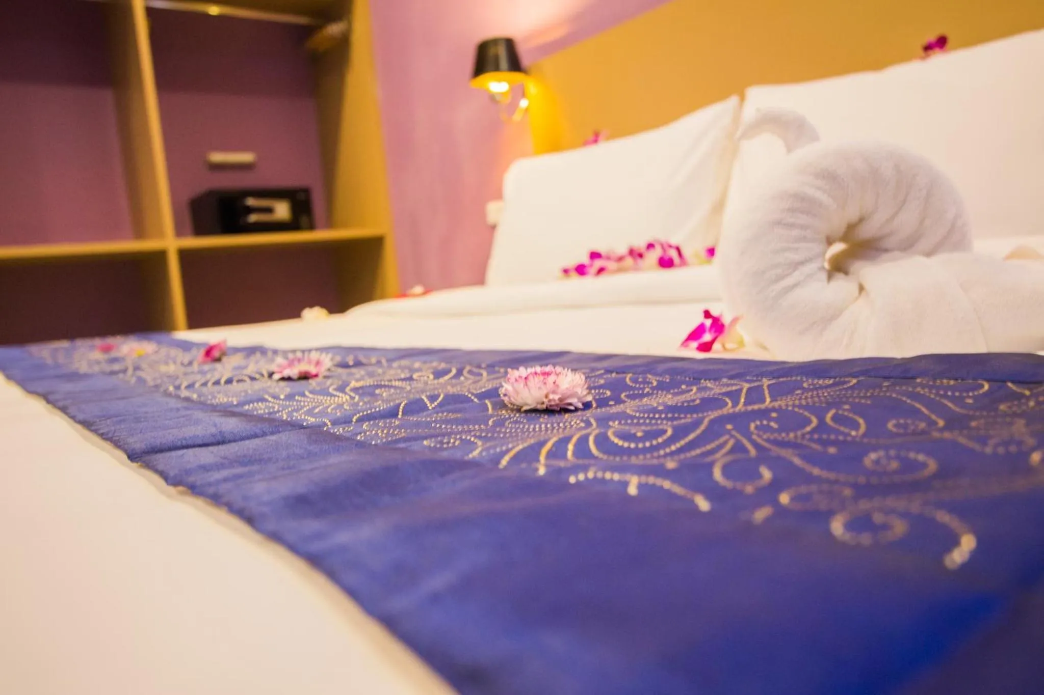 Bed in Behind The Scene Hotel Club @ Samui