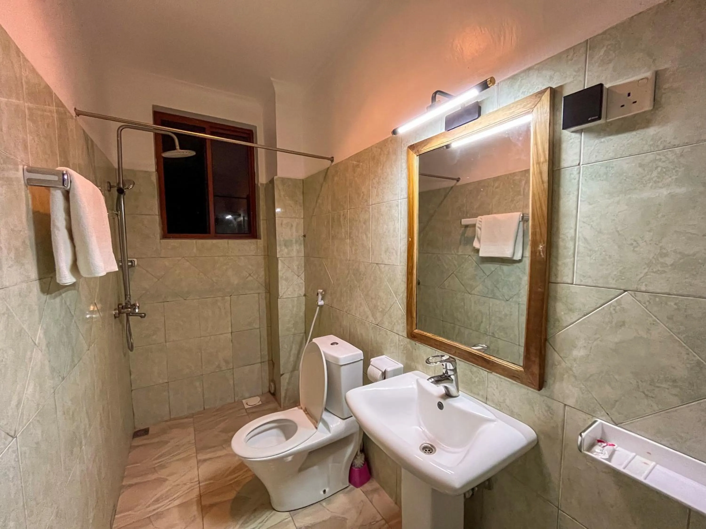 Bathroom in Njiro Climax