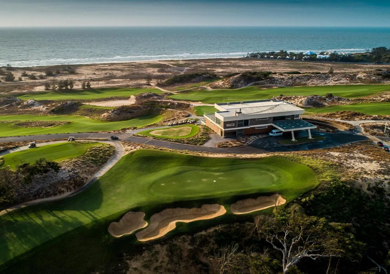 Golfcourse in IXORA Ho Tram By Fusion