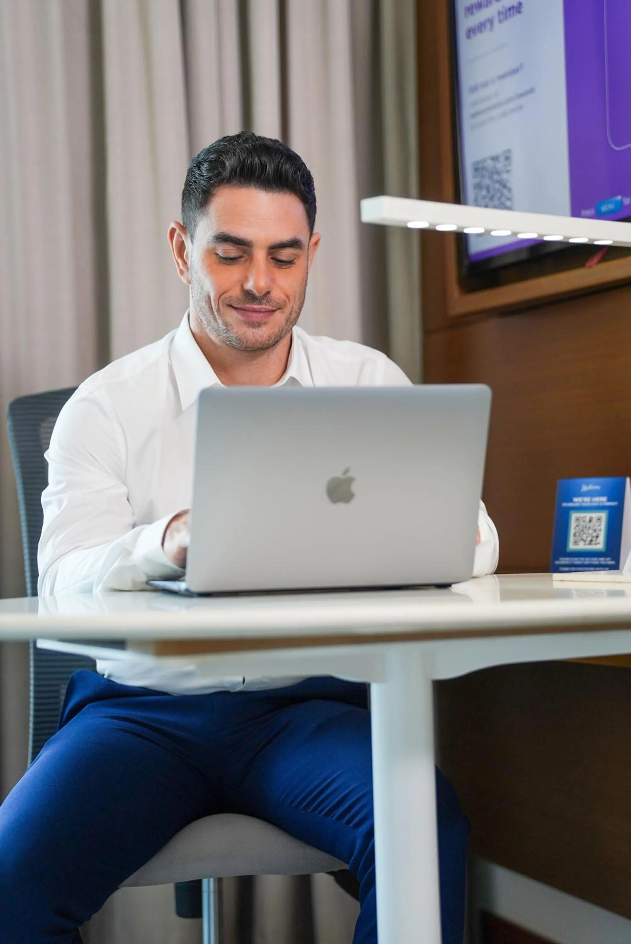Guests in Radisson Hotel Colombo