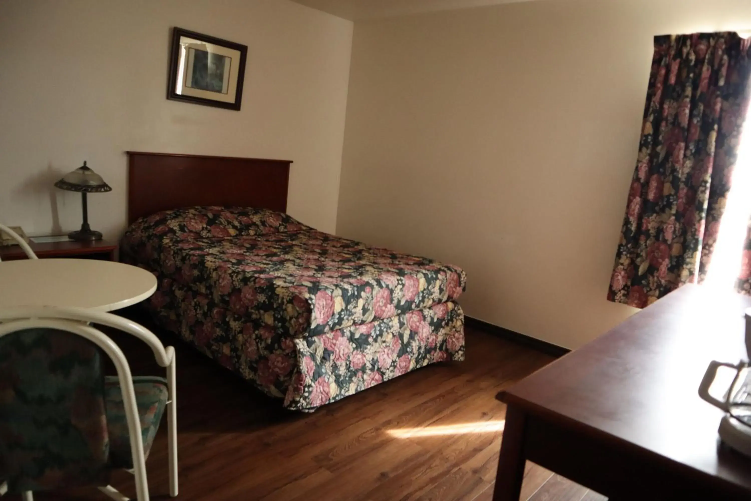 Standard Queen Room in Destination Family Hotel Standard Queen Room in Destination Family Hotel