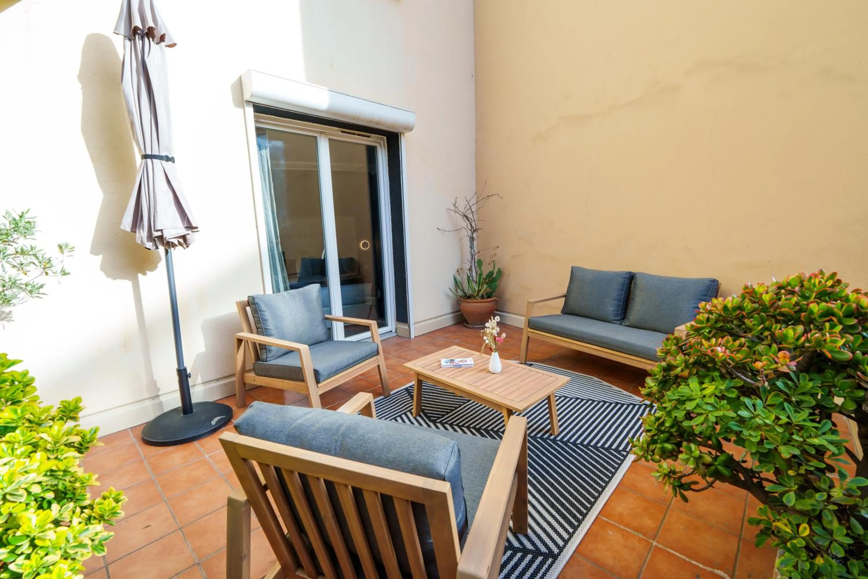 Patio in Nyx Hôtel Indépendant Perpignan Centre Gare