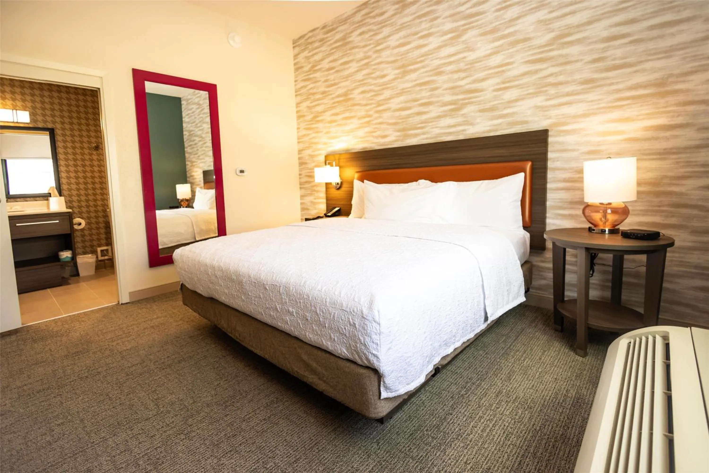 Bed in Home2 Suites By Hilton Hammond, La