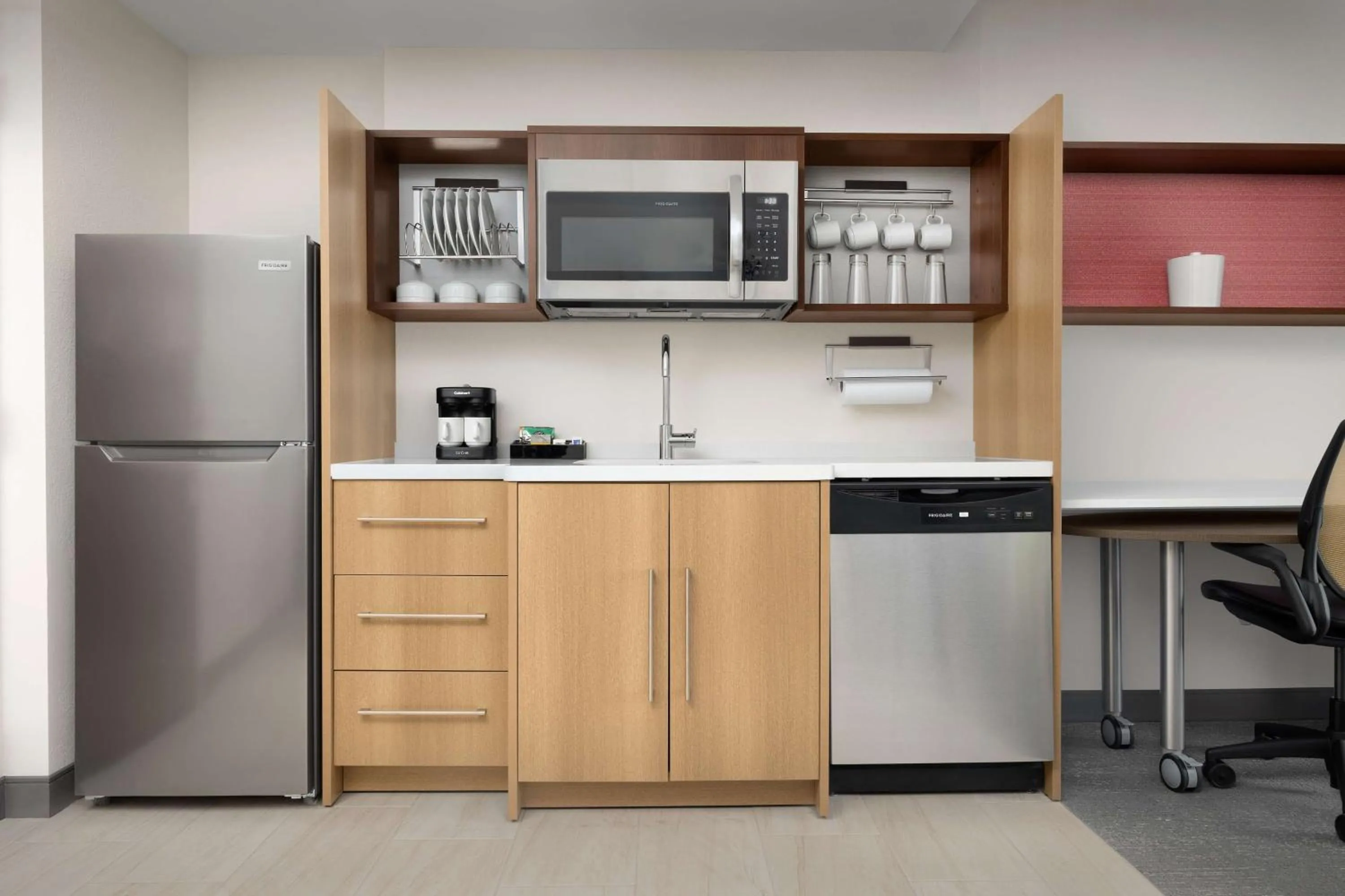 Kitchen or kitchenette in Home2 Suites By Hilton Durham University Medical Center