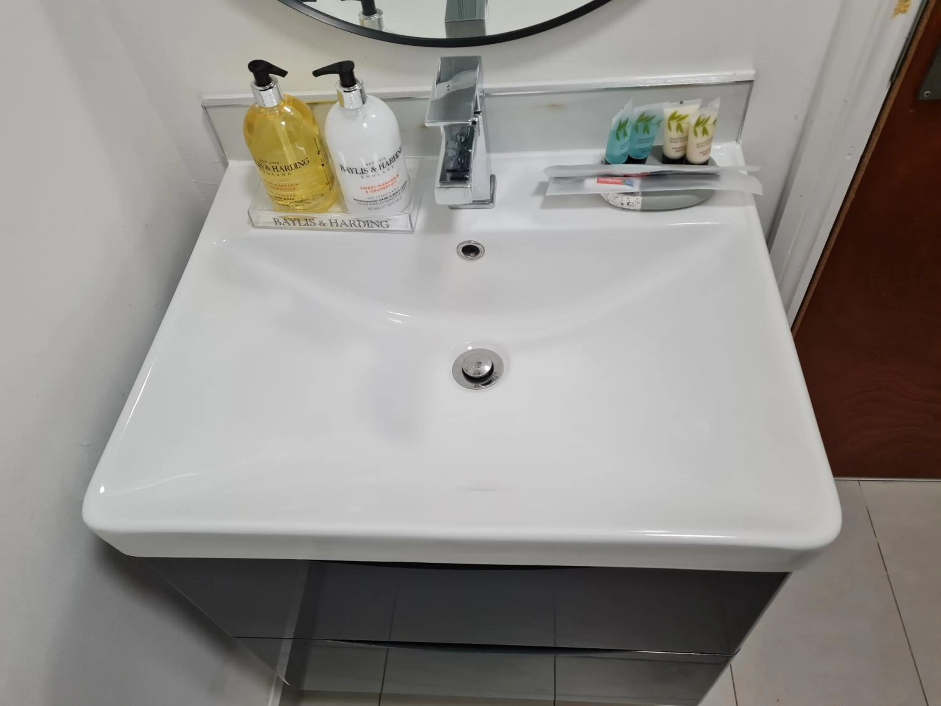 Bathroom in Stylish Suites with kitchenette