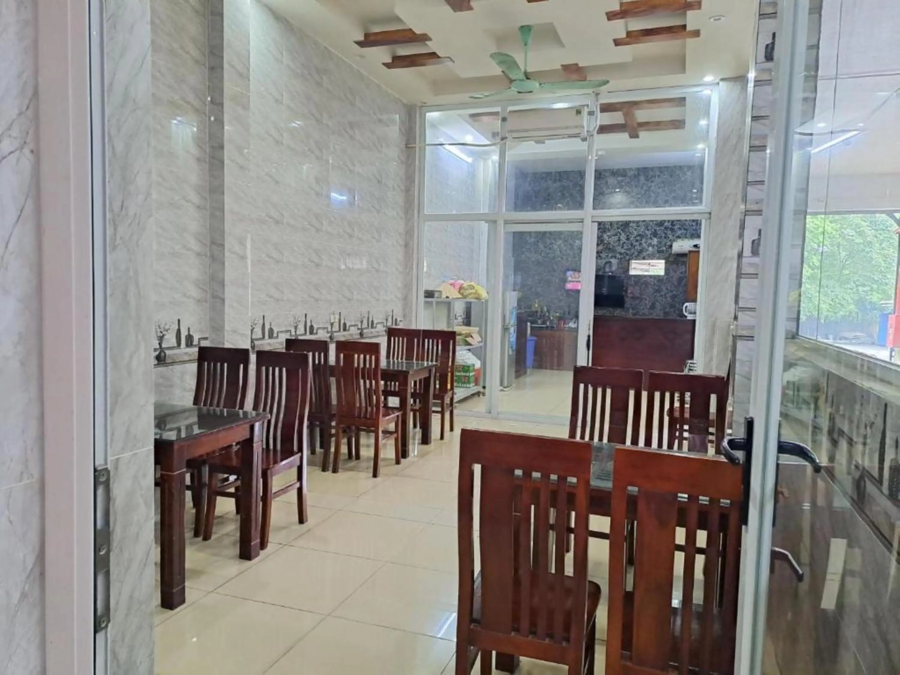 Restaurant/places to eat in Indochina Airport Hotel